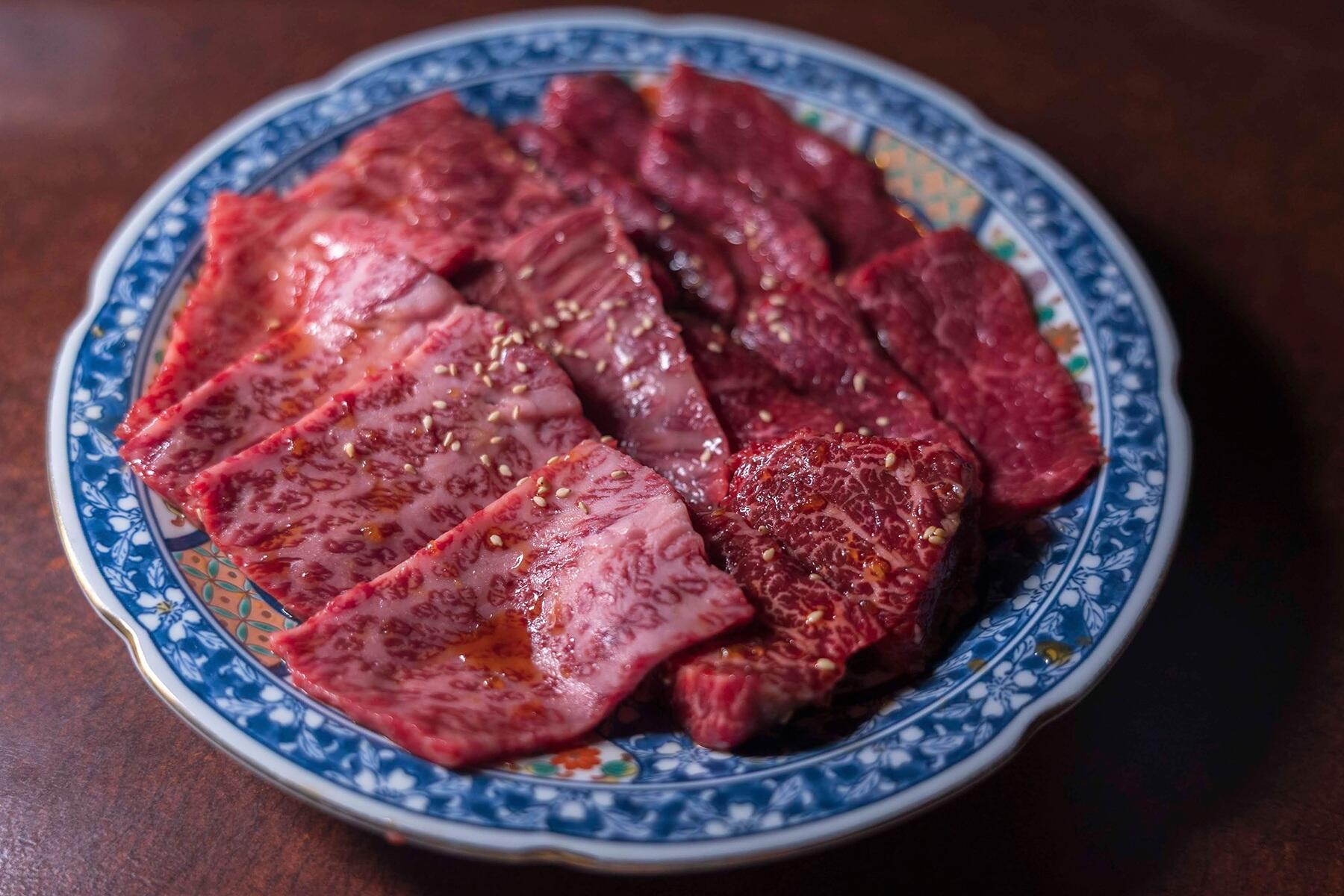 赤身の正肉皿（この日はザブトン、ミスジ、厚切りカイノミ、ウチモモ）。