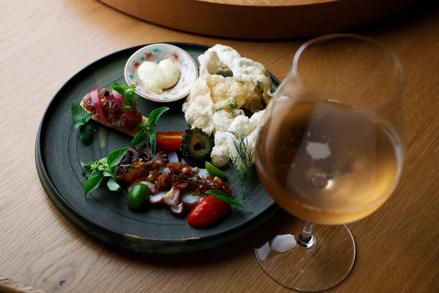 3品のスナックの盛り合わせ「ナイトマーケット フラッシュ!」