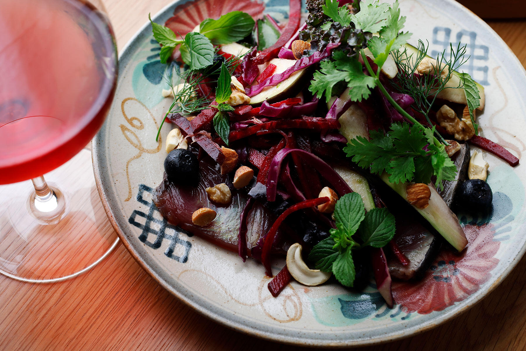 鰹のタタキとビーツのソムタム