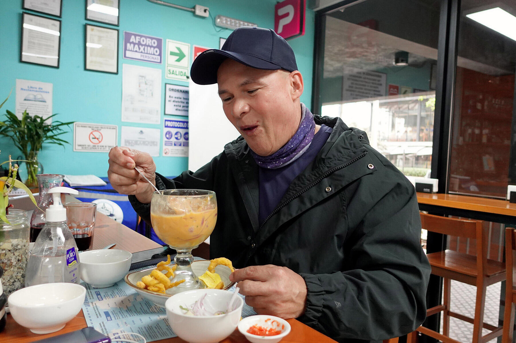 ルチェ・デ・ティグレを食べている方