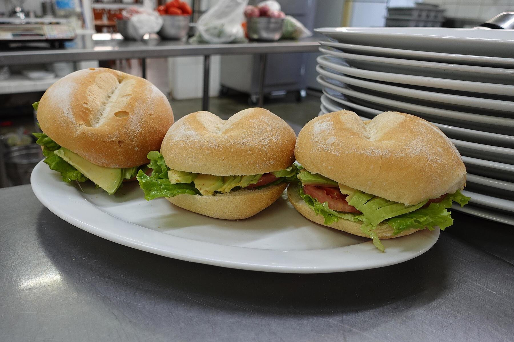 アボカドサンドイッチ