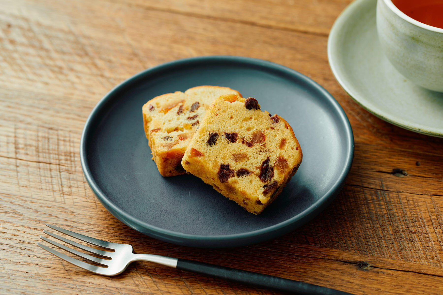 果実を贅沢に使ったフルーツケーキ