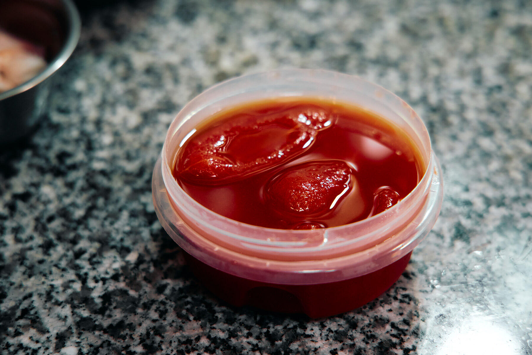 水煮トマトの一夜漬けをつくる