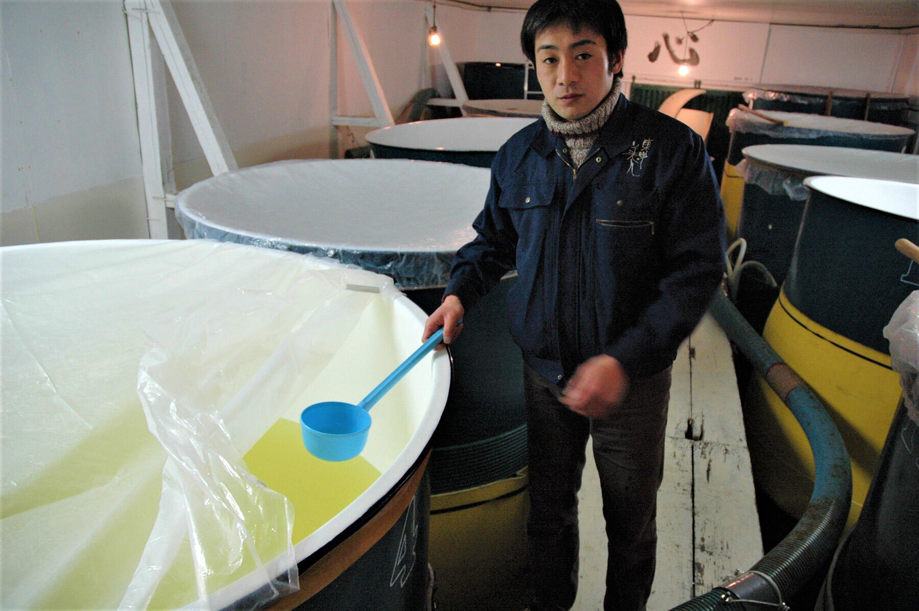 もろみをすくう