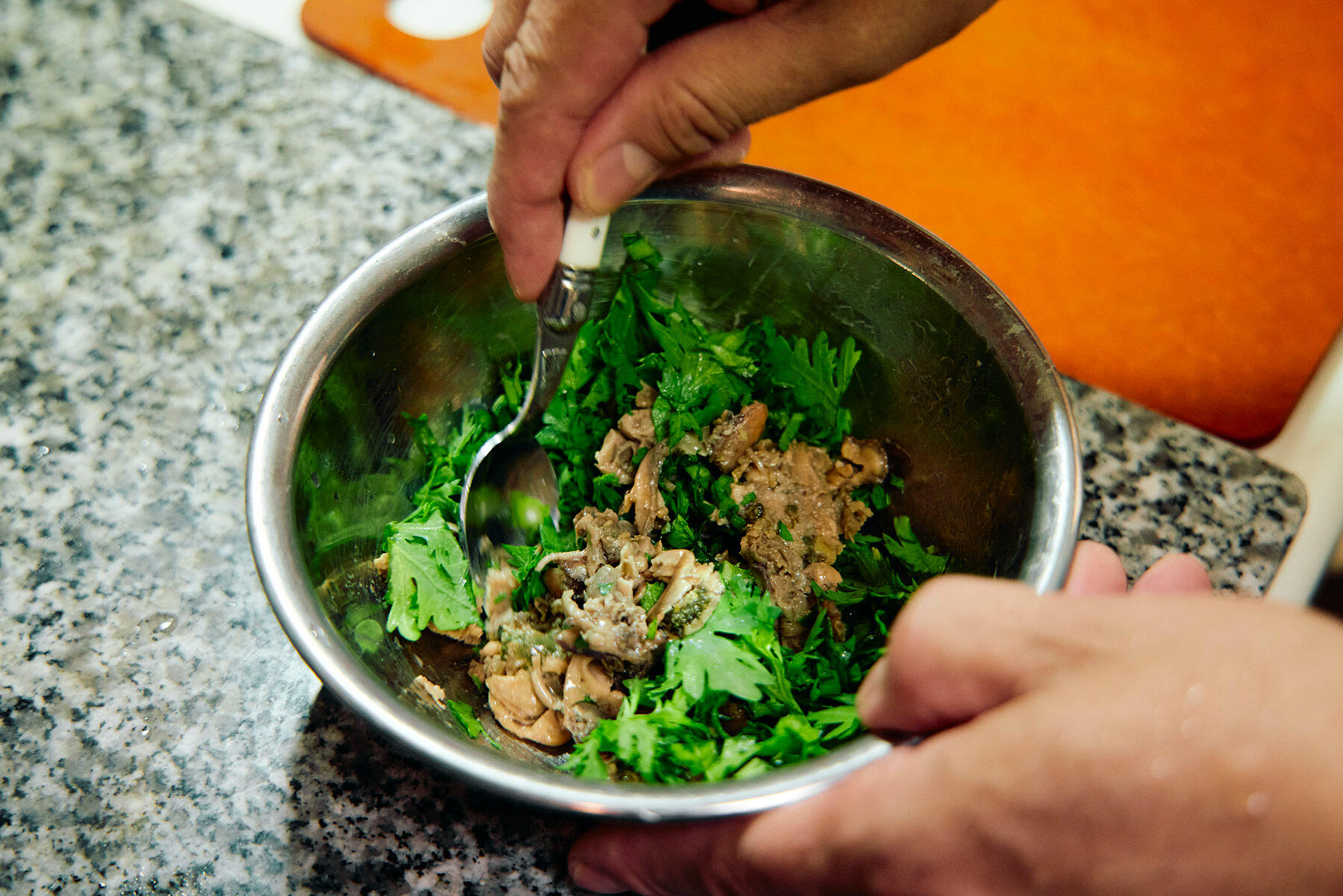 牡蠣と春菊を和える