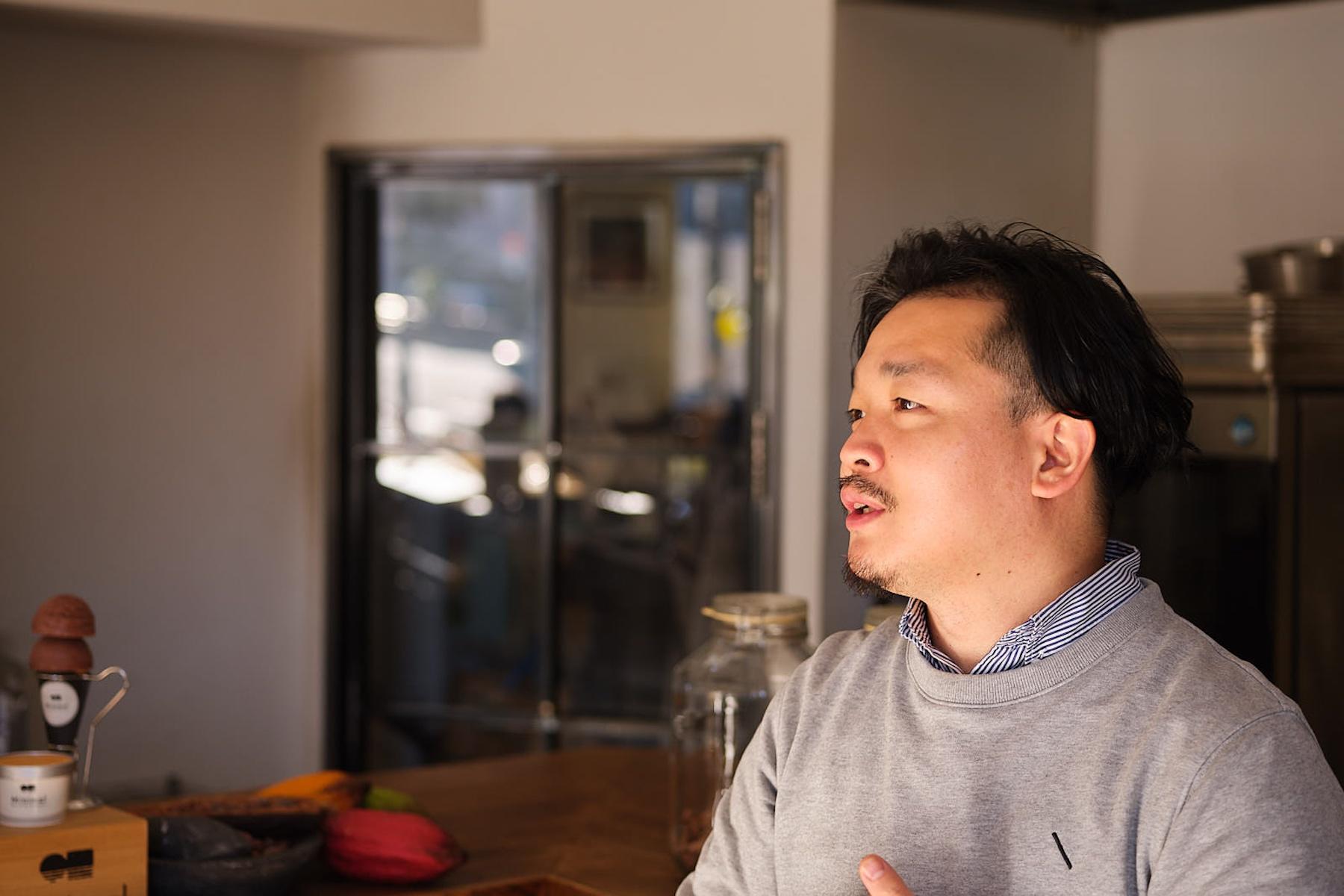 山下貴嗣さんが、会社を辞めてまず行なったことは、世界中のビーン・トゥ・バー工房とカカオ農家を訪ねて回ることだった。