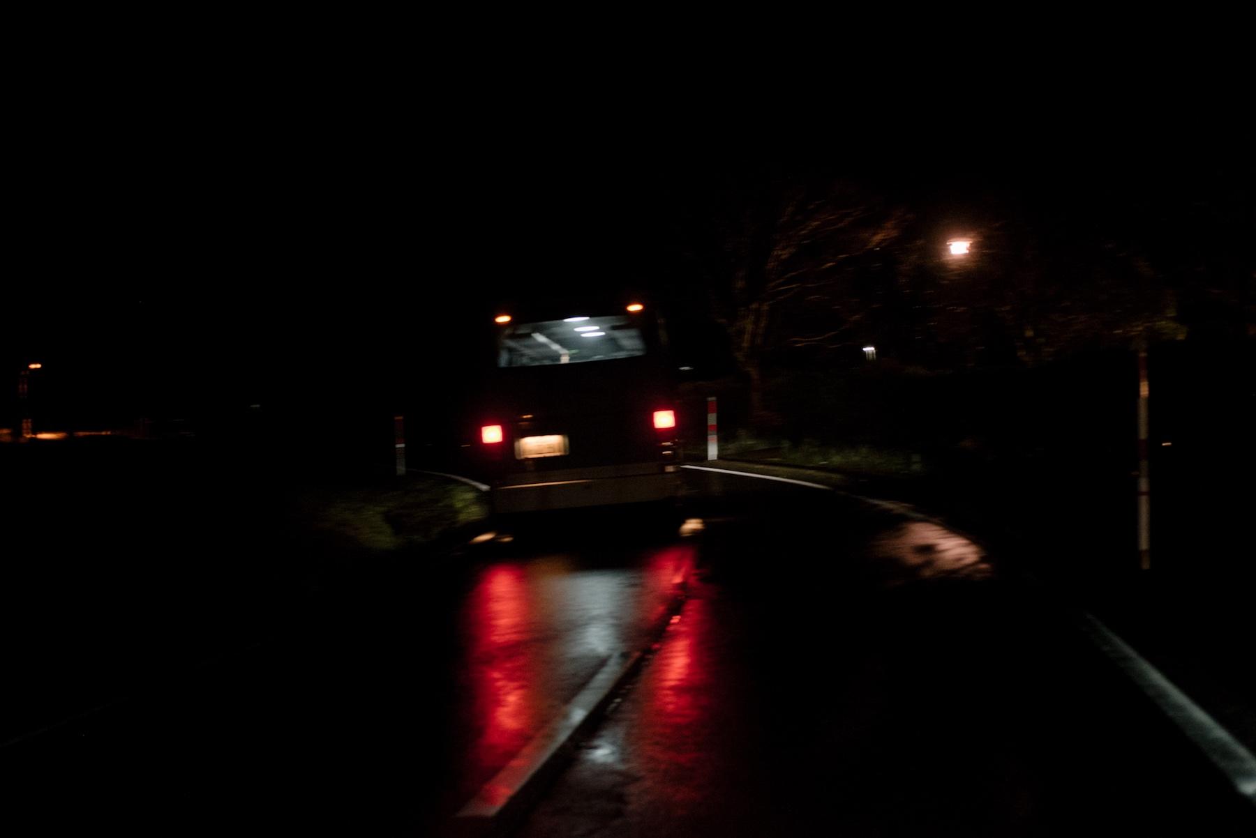 めくるめくジビエ体験を乗せたバスは、一乗谷の幻想的な雨降る谷あいから、町へと戻っていった。