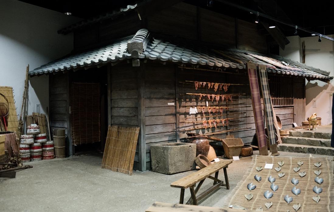 村の漁家を再現した「越廼 近現代暮らしの立体アルバム」ゾーン。実寸大でリアル！