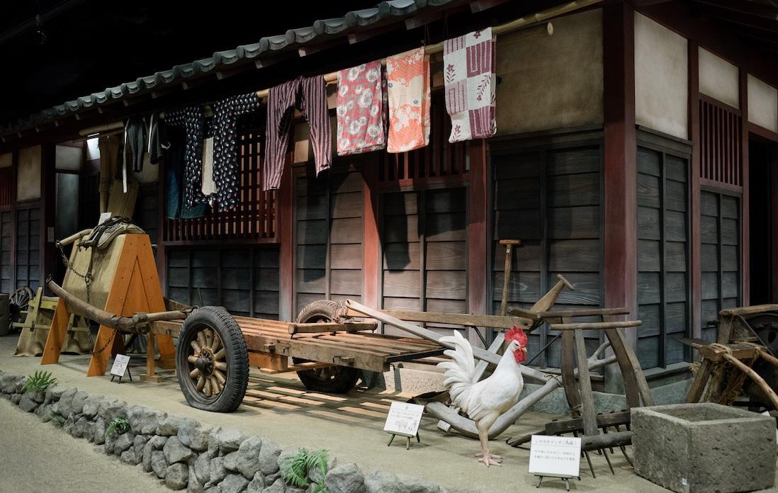 こちらは村の農家の様子。鶏や犬も再現されており、生活感が漂う造りに思わずタイムスリップ！