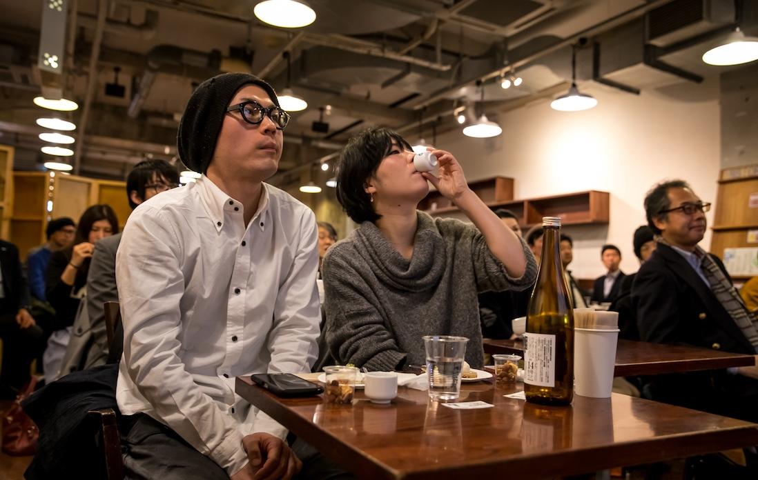 みなさんの美しき呑み姿、とくとご覧ください。