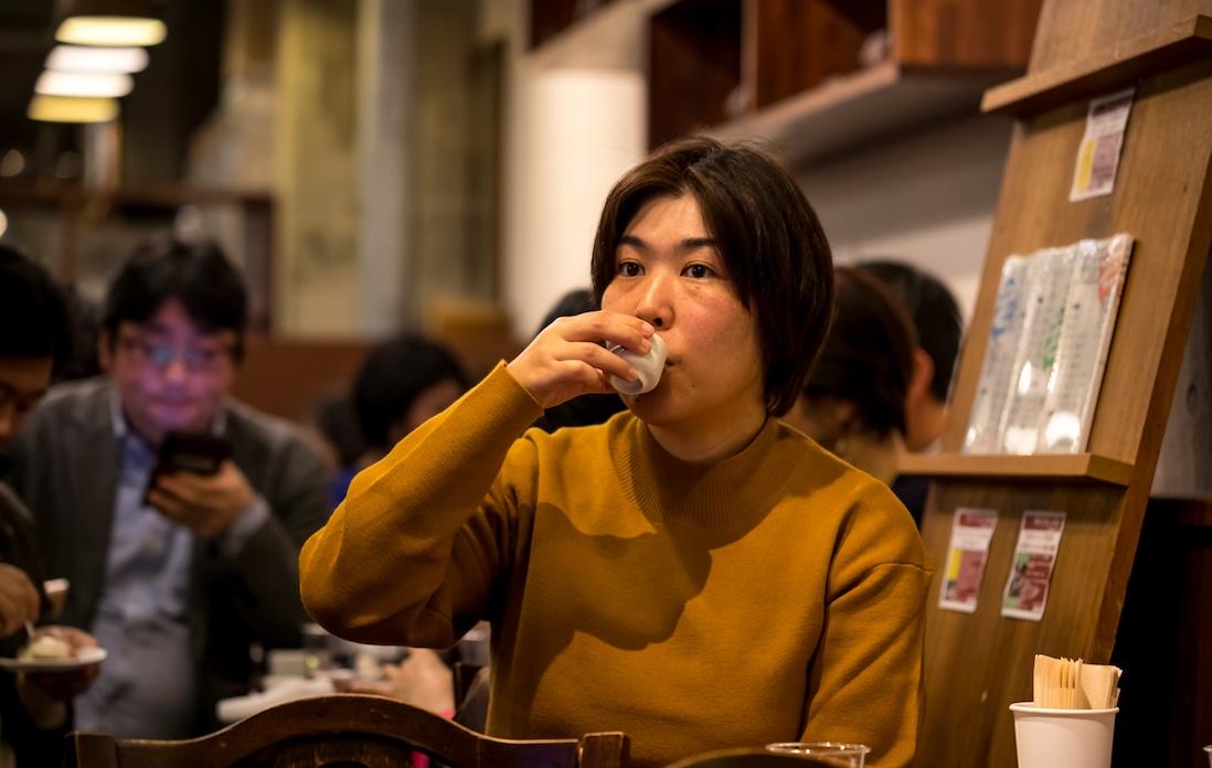 みなさんの美しき呑み姿、とくとご覧ください。