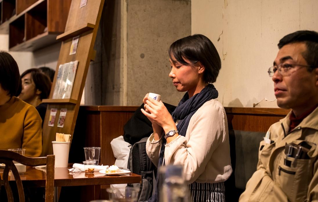 みなさんの美しき呑み姿、とくとご覧ください。