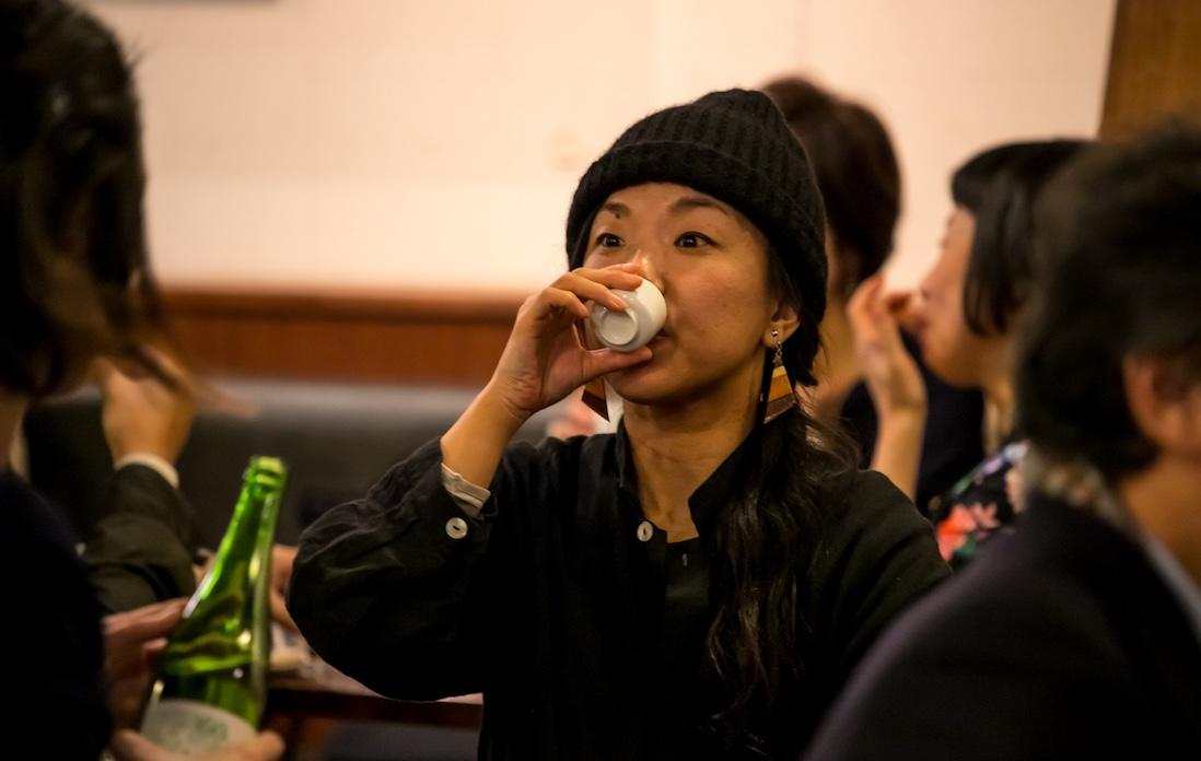 みなさんの美しき呑み姿、とくとご覧ください。