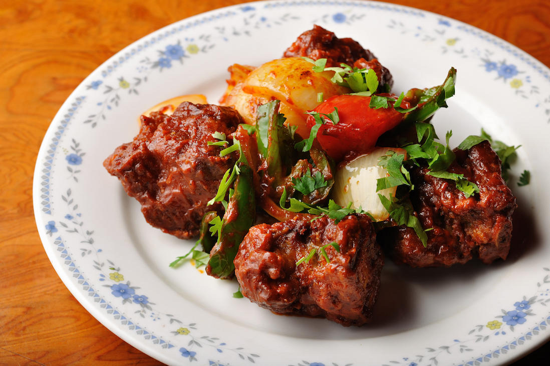 “スペアリブ・チリ”は揚げてから炒めるので食べ応え抜群