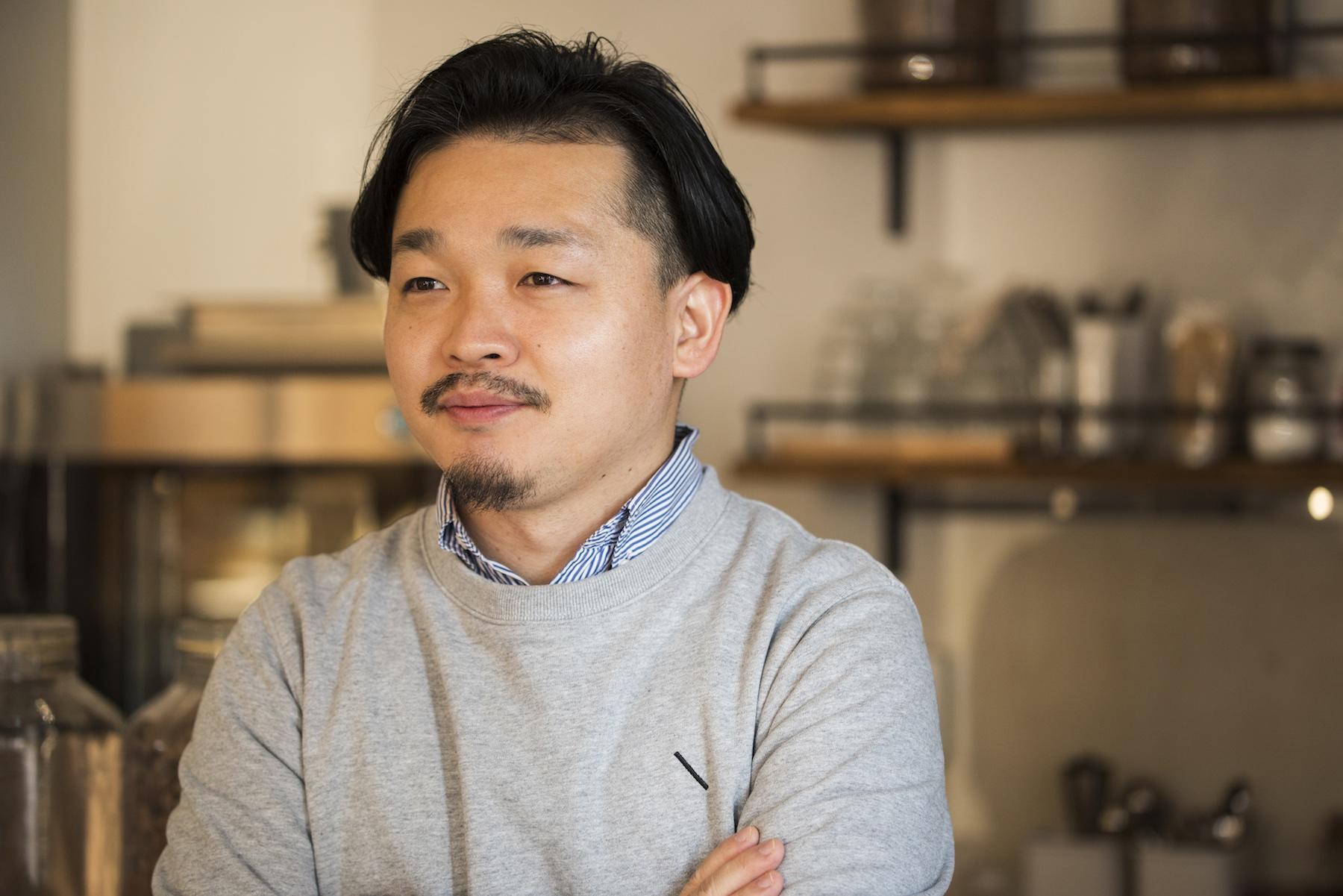 山下さんはカカオ豆の仕入れを始めた5年前から、毎年欠かさず農園へ買い付けに行き、生産者との親交を深めている。