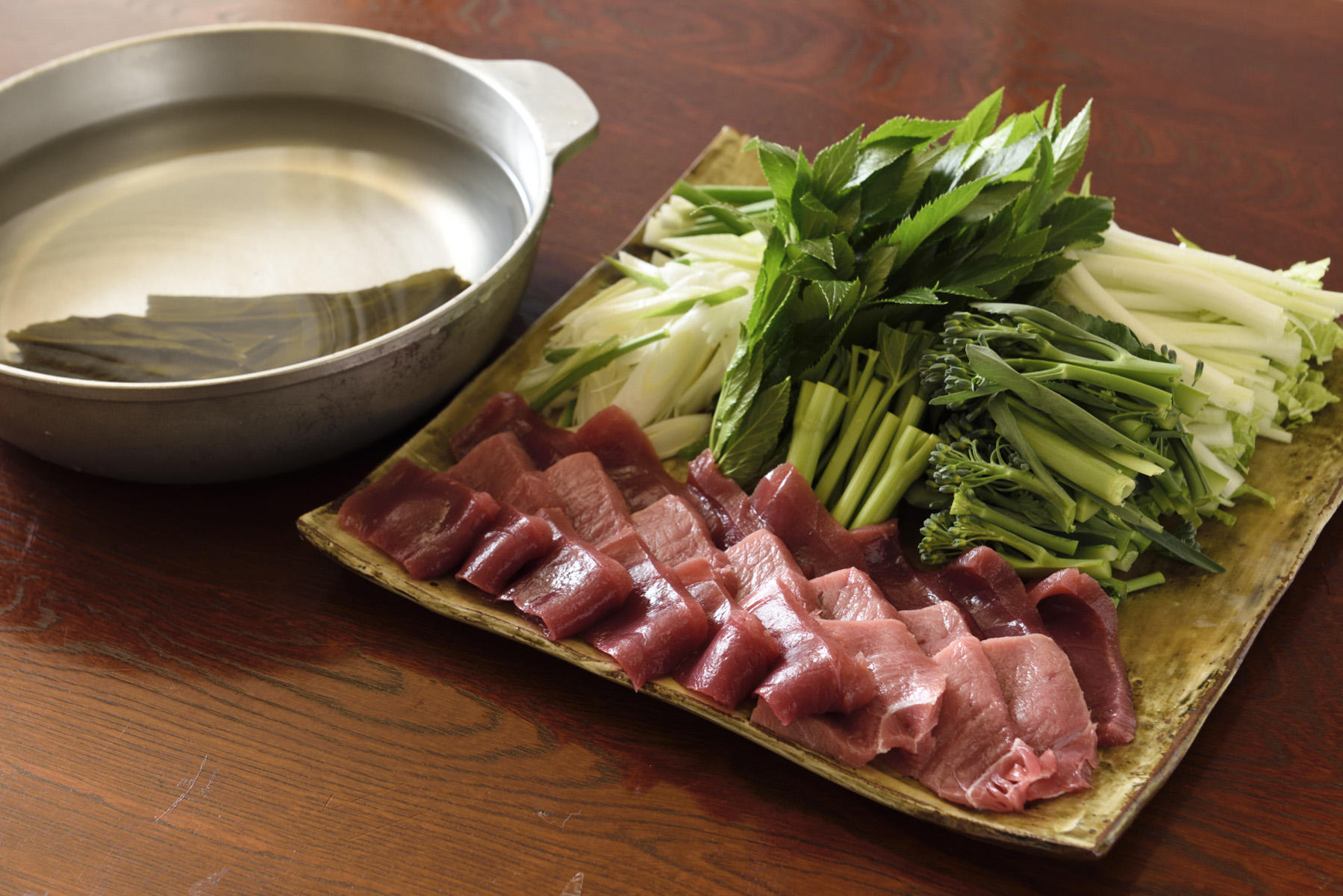 マグロと島野菜のしゃぶしゃぶ。