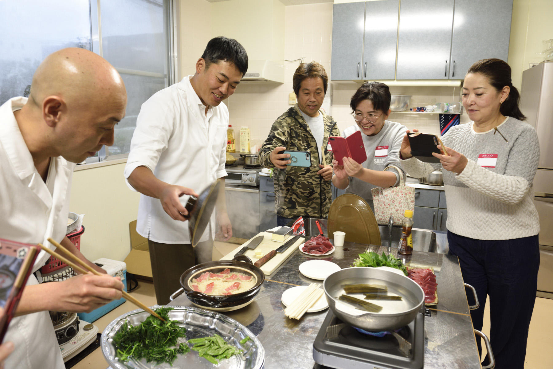 料理が完成するたび、わあっと盛り上がった講習会会場。