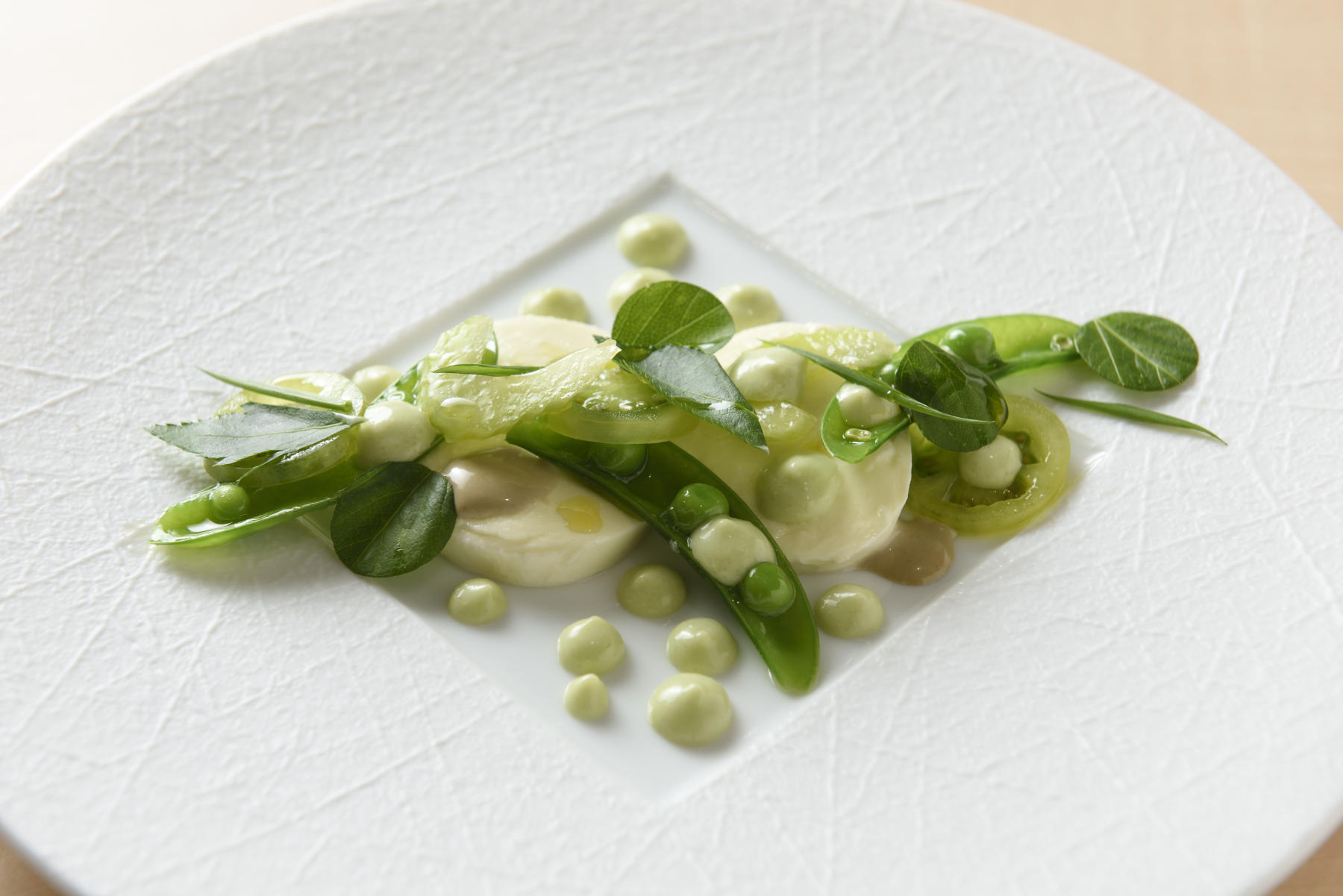 「魚谷さんのモッツァレラチーズ 春野菜のコンポジションwithグリーントマトクーリ」