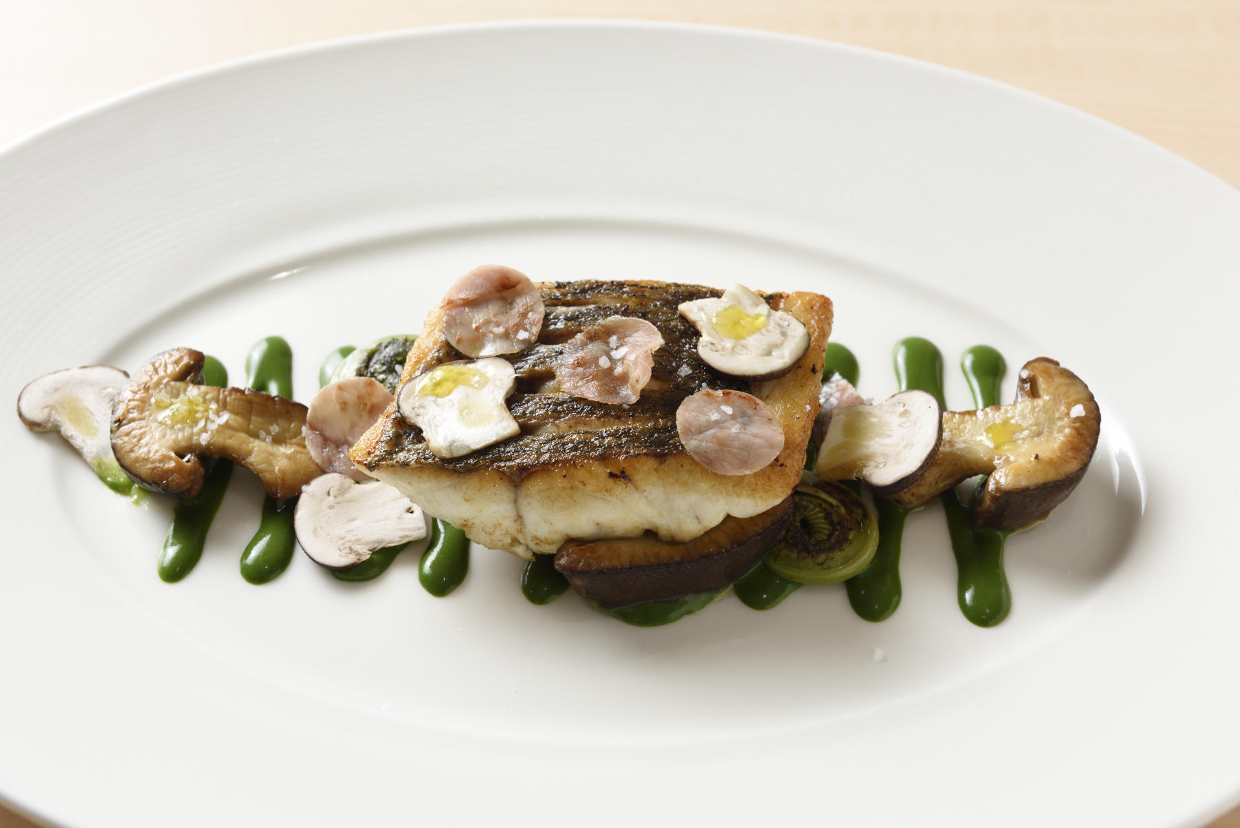 「八丈島産アオゼのロースト&海風シイタケと生ハムwith明日葉クーリ」。