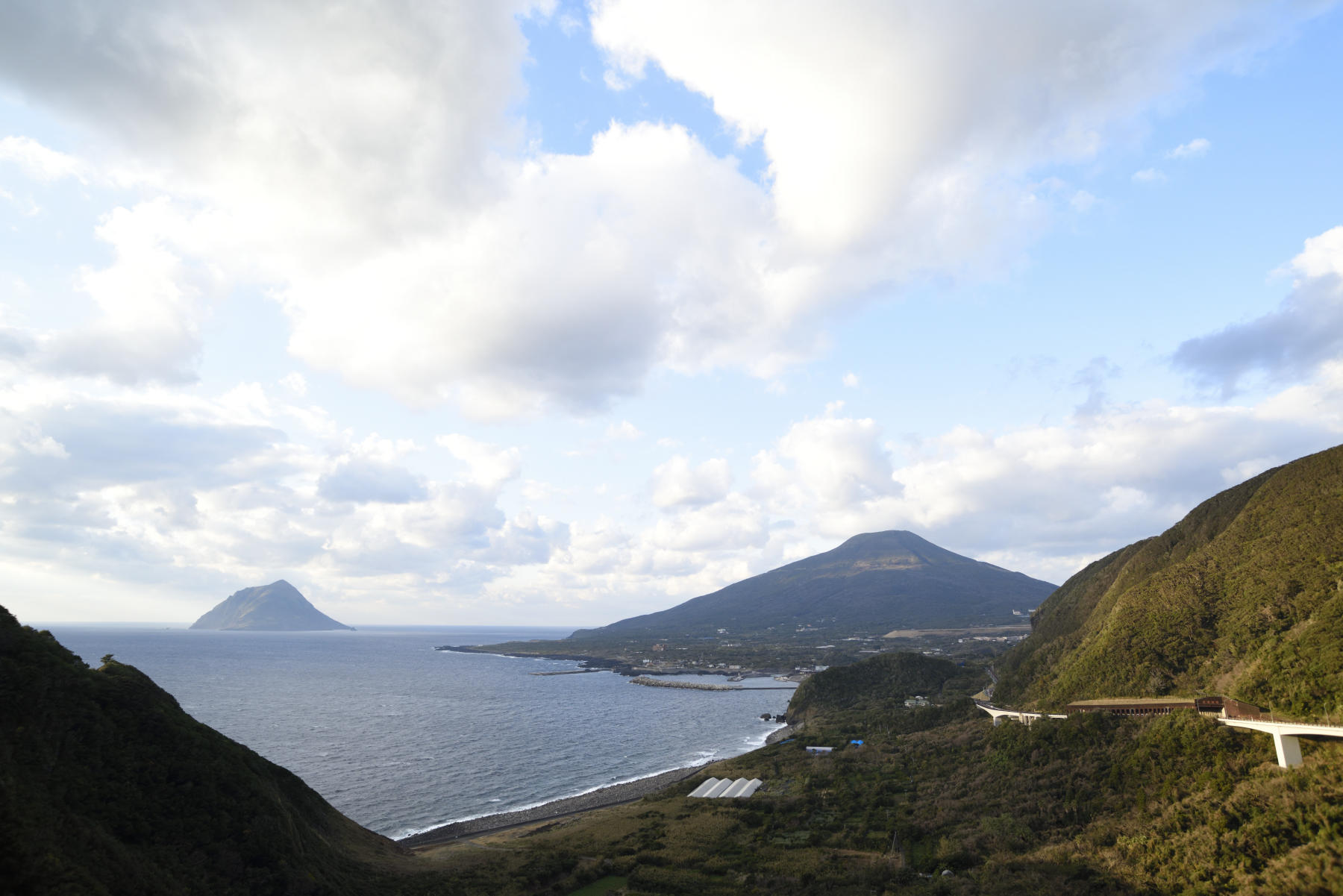 山と海が織りなす八丈島には様々な食材が眠っている。
