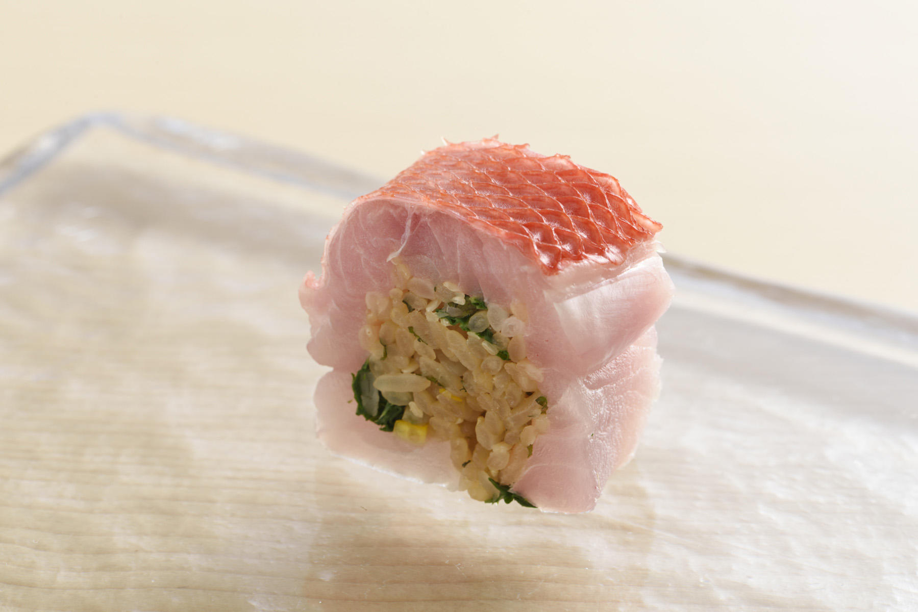 「KAIDO」で期間限定で提供される「金目鯛棒鮨 三宅島とともに」。