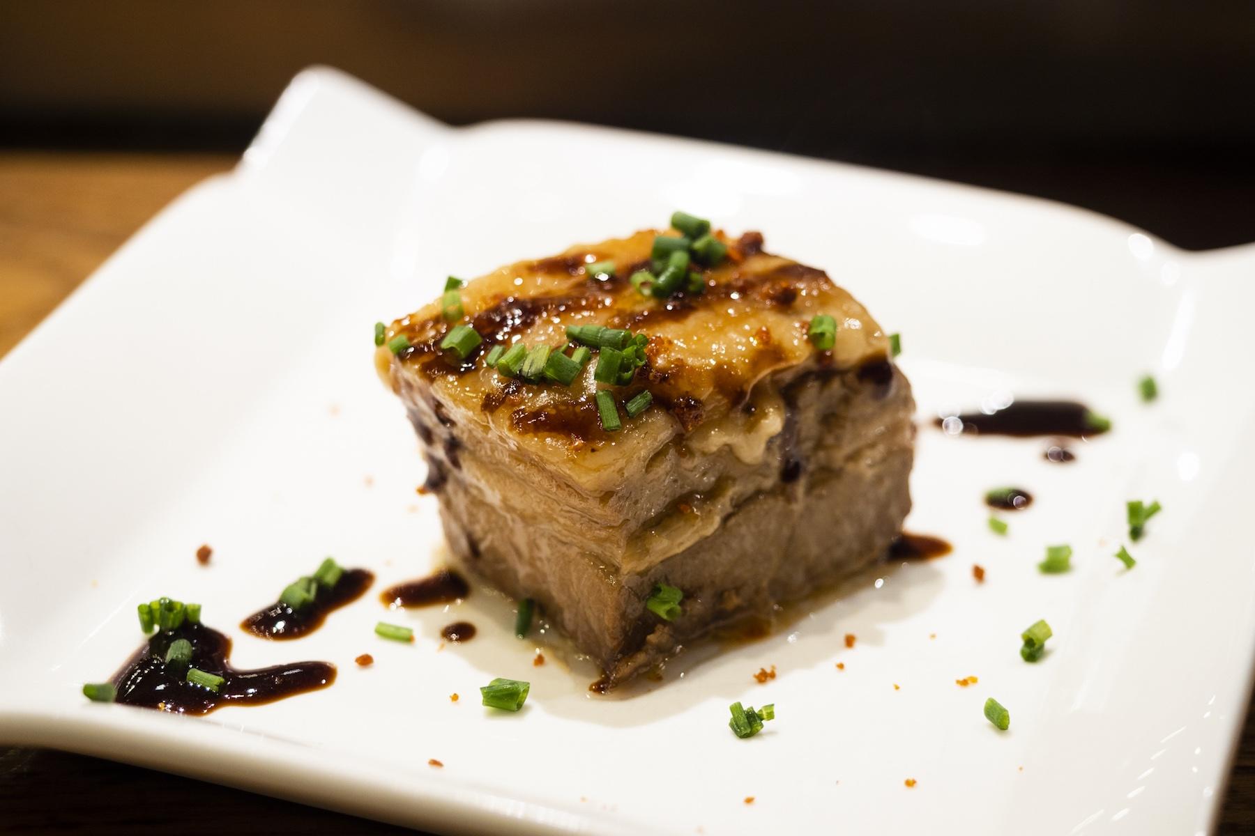 ベジョータのプチケーキは豚の角煮そのもの!