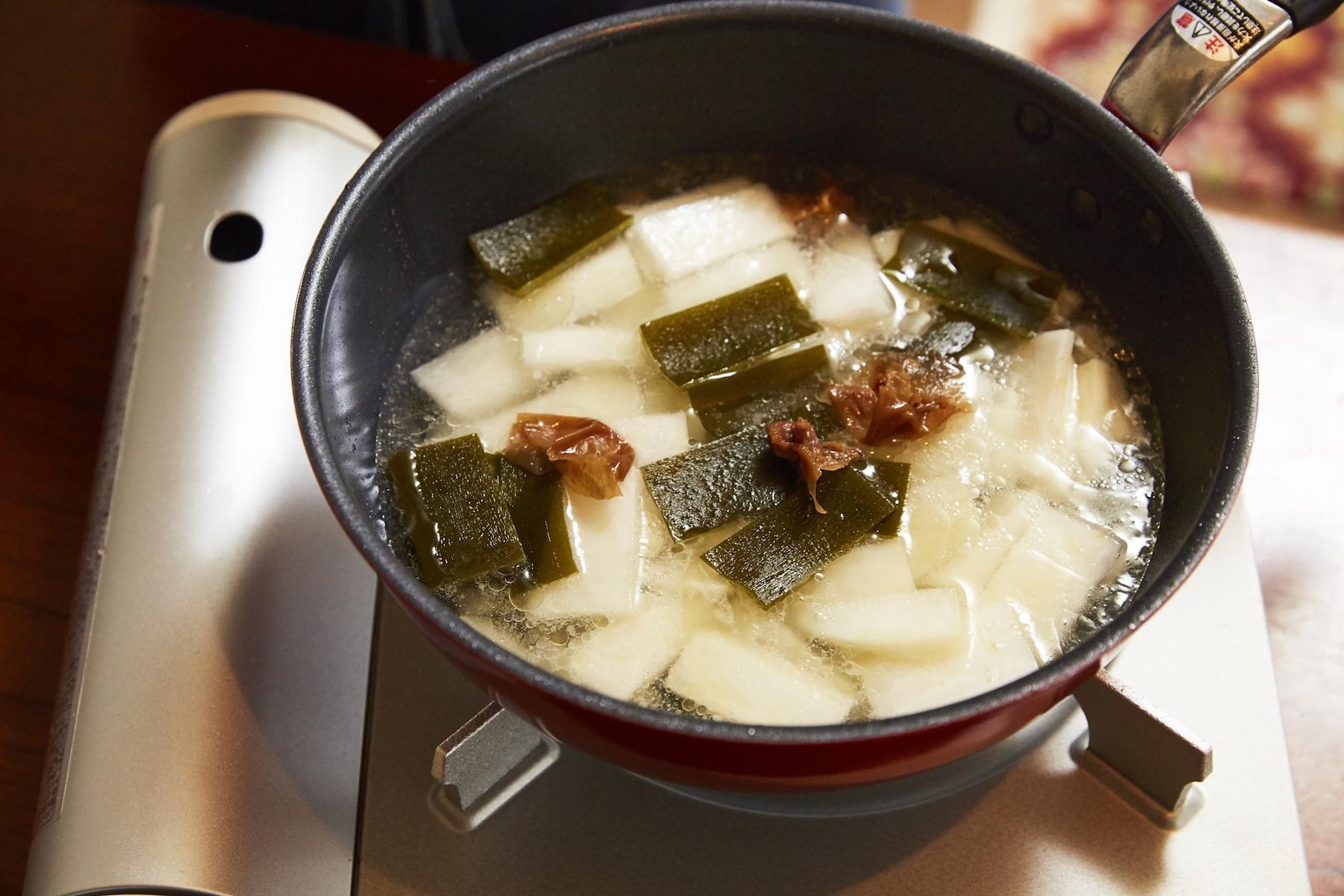 梅干しと一緒にじっくり煮る