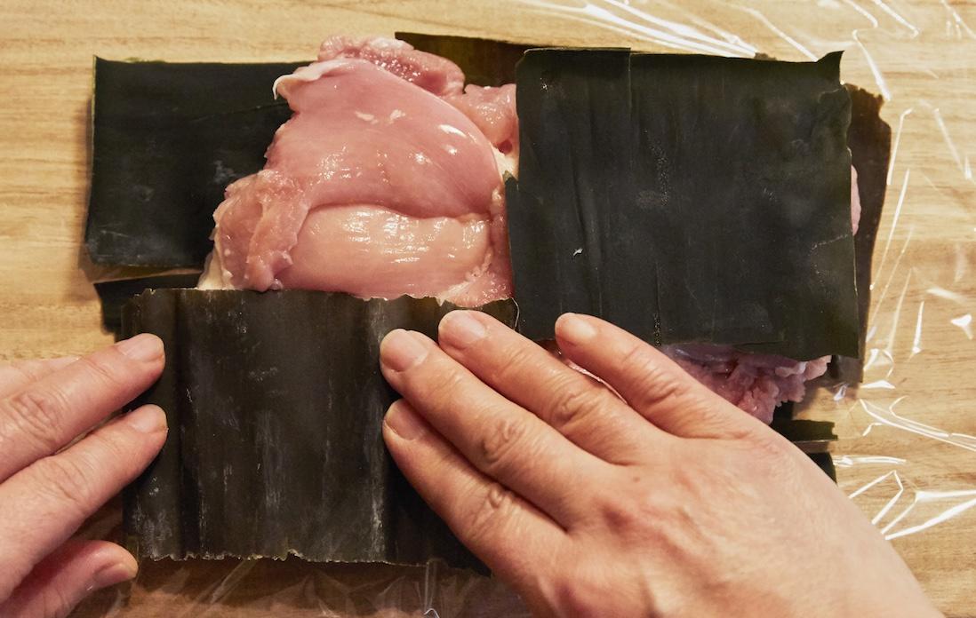 ③その上に、昆布をパズル状にのせる。