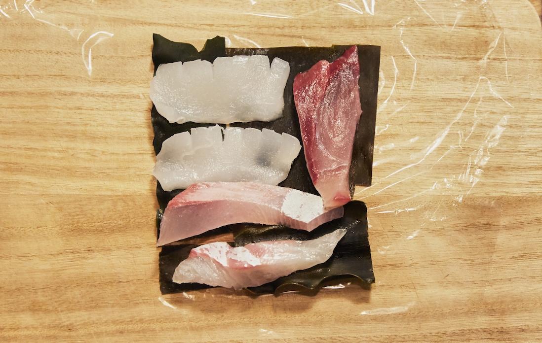 ②刺身をのせる。