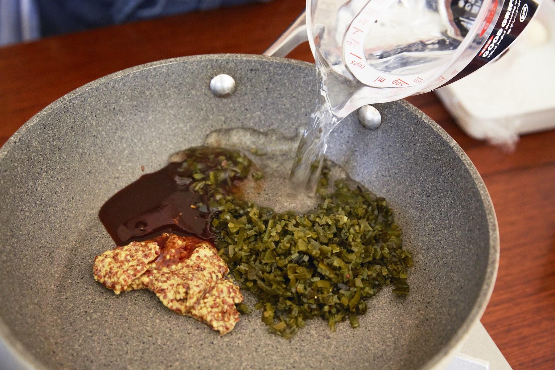 出汁がら昆布ソースをつくる