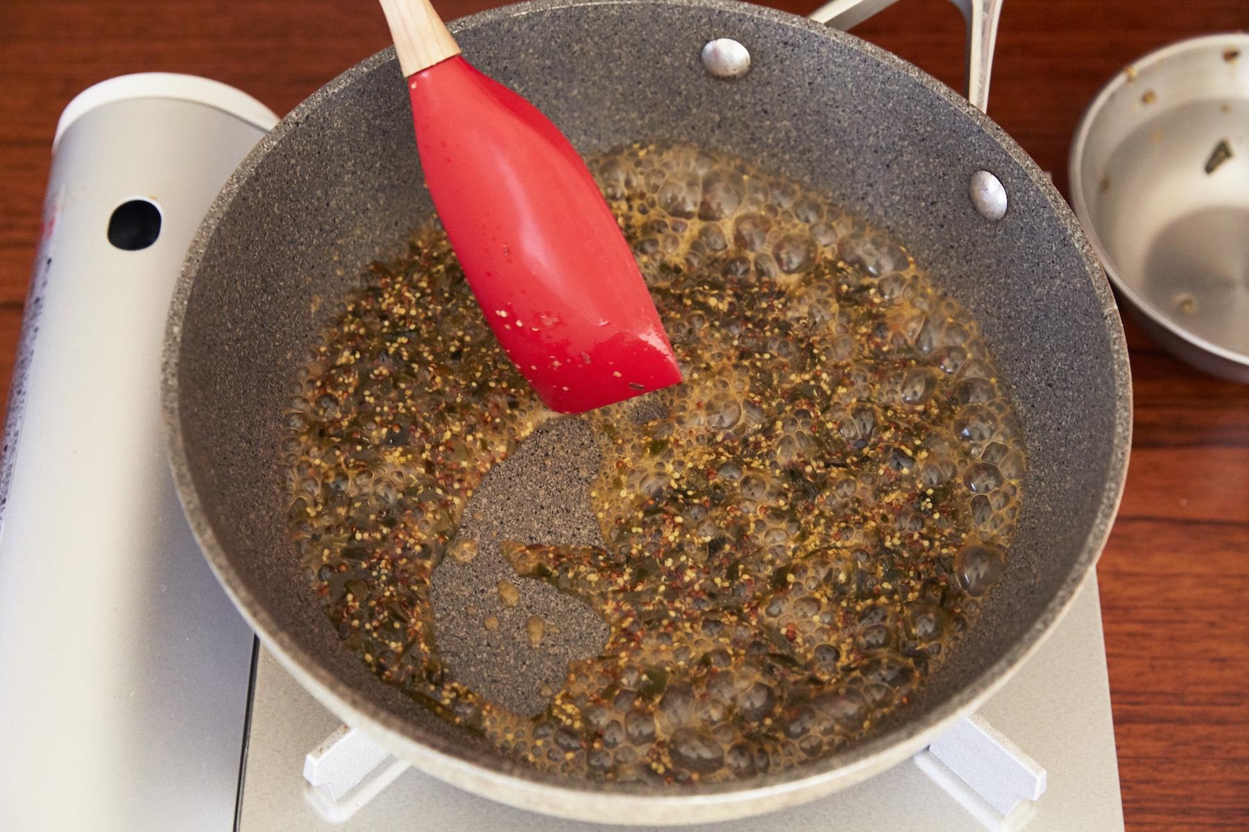 出汁がら昆布ソースをつくる