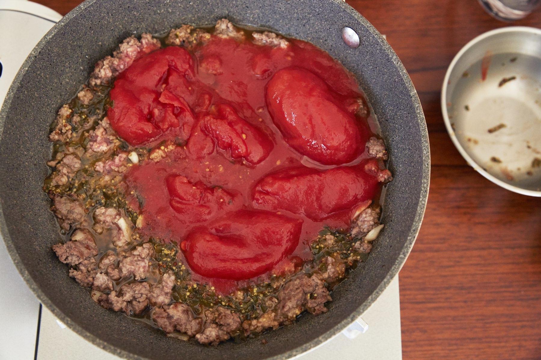 トマトと昆布の旨味を凝縮する