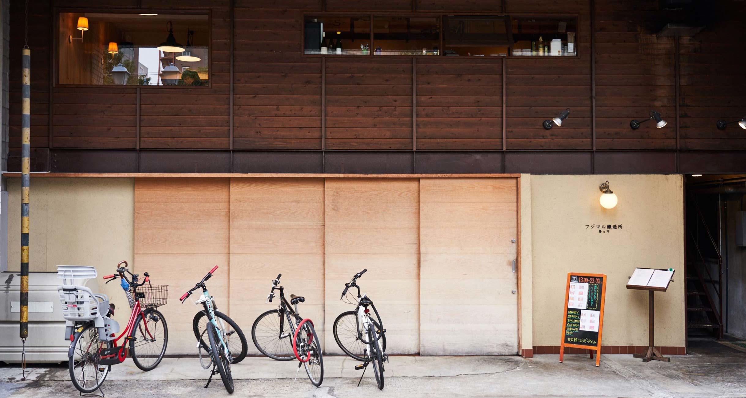 フジマル醸造所の入り口。オフィスビルの中にある。