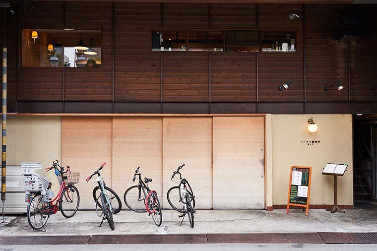 フジマル醸造所の入り口。オフィスビルの中にある。