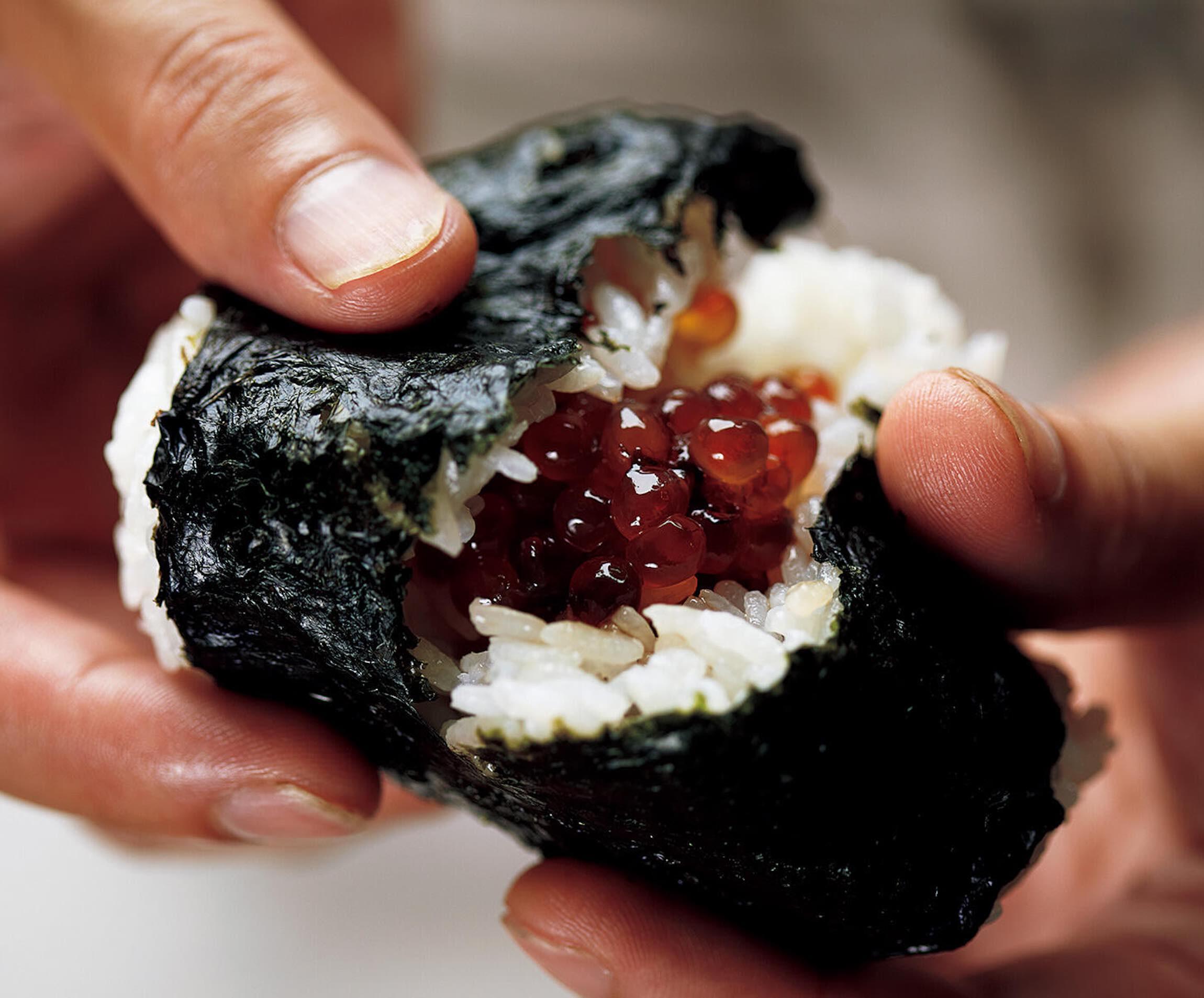 お昼にうれしいご馳走おにぎり