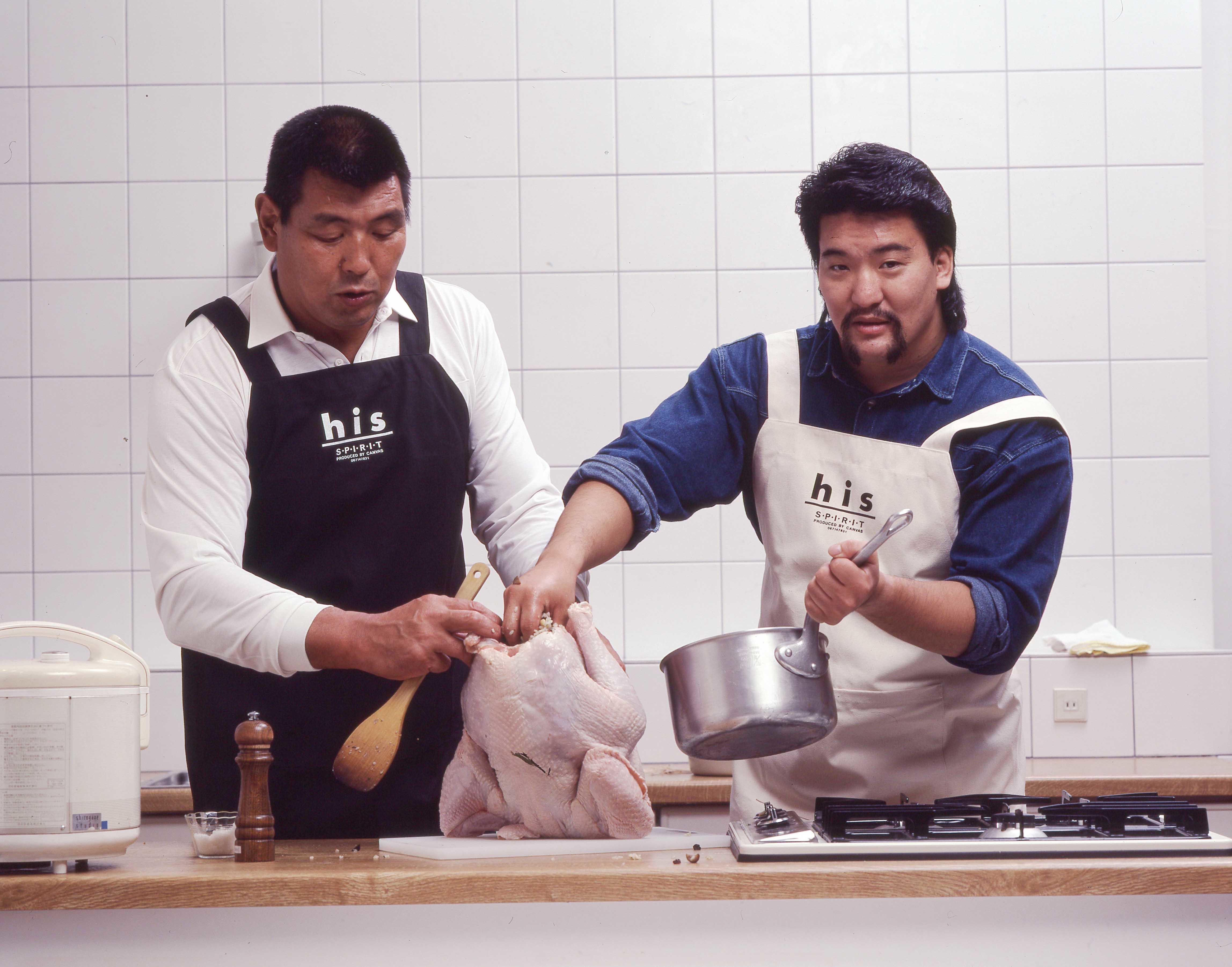 ターキーにバターライスを詰める。