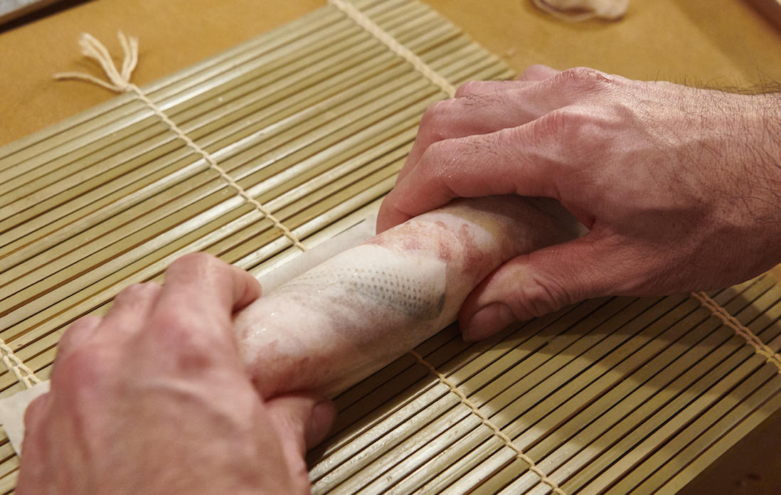 紙でしっかりと巻く