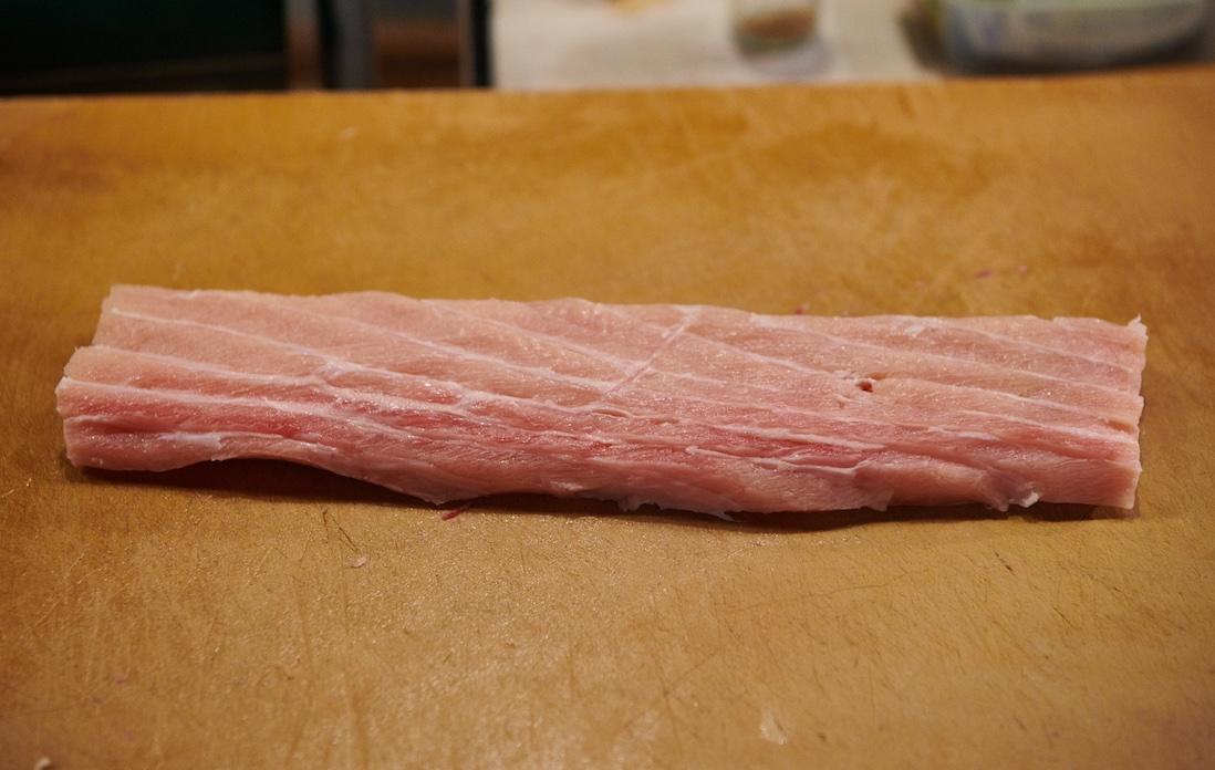 カジキのさく。きれいなピンク色をしている。