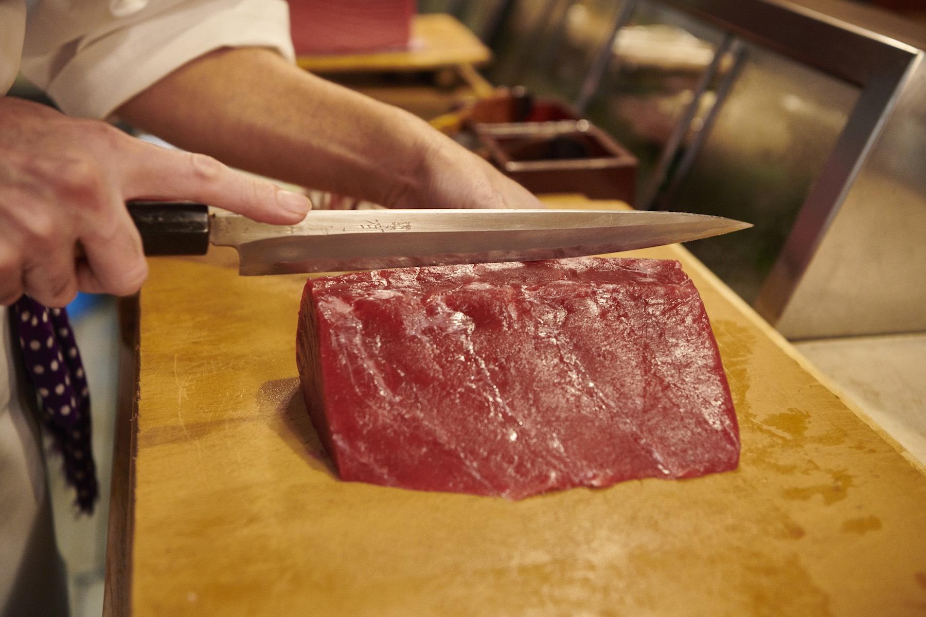 いわゆる大間のマグロは、年が明けると名残となり、1月が終わる頃には市場からほぼ姿を消す。