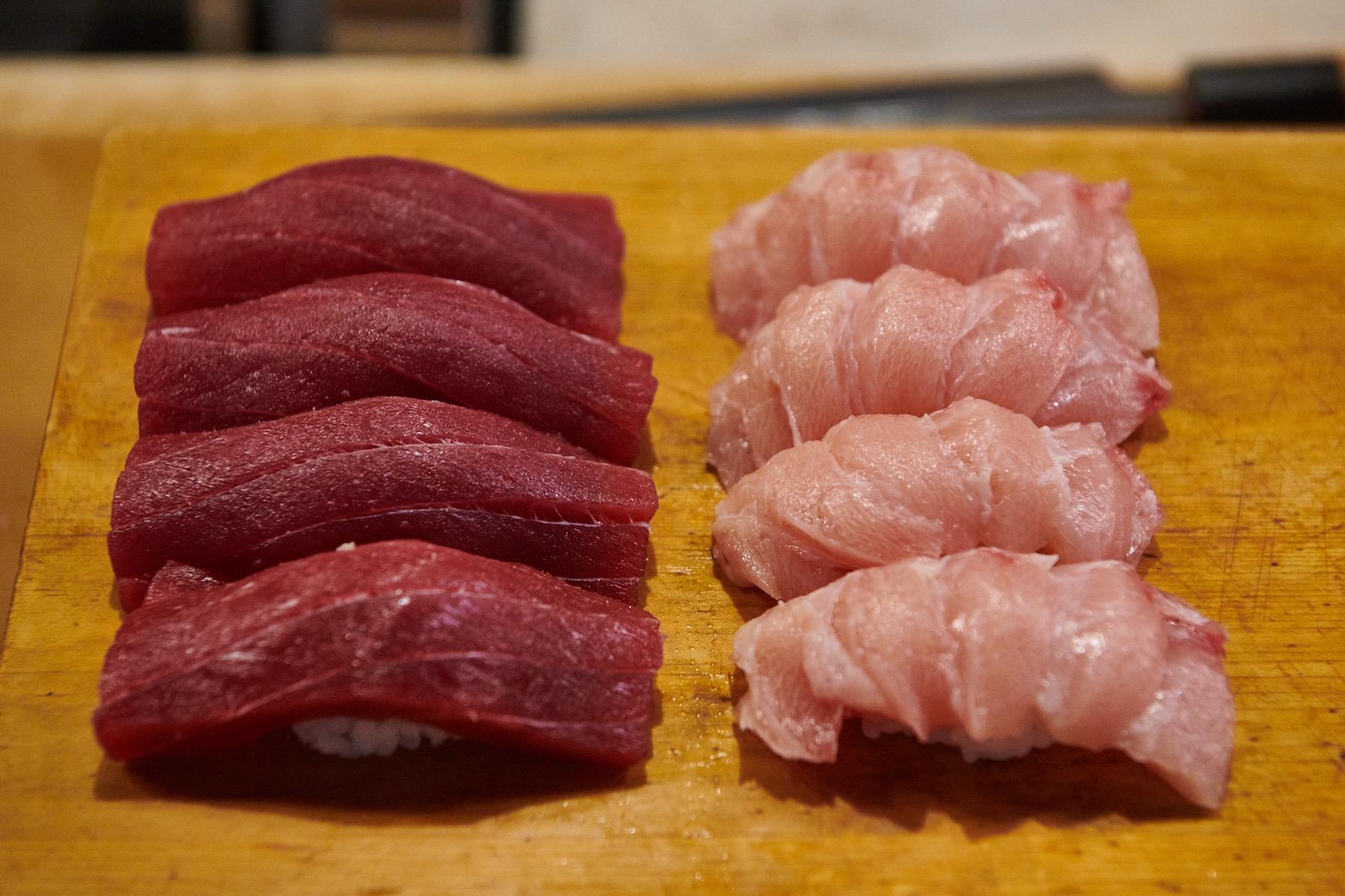 説明不要かもしれないが、左がマグロで右がカジキ。赤とピンクの競演は美しい。