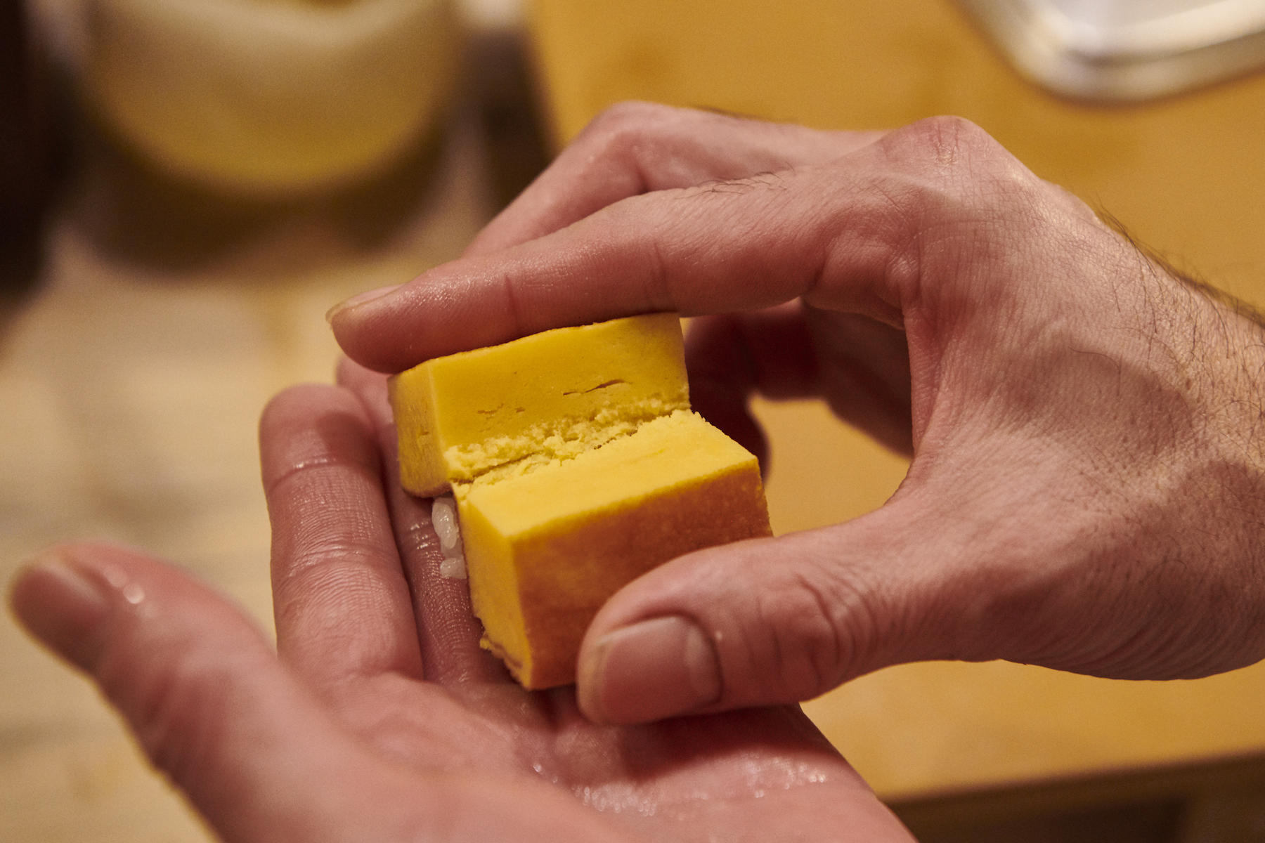 玉子焼きひとつにも、鮨屋の仕事があり、物語がある。