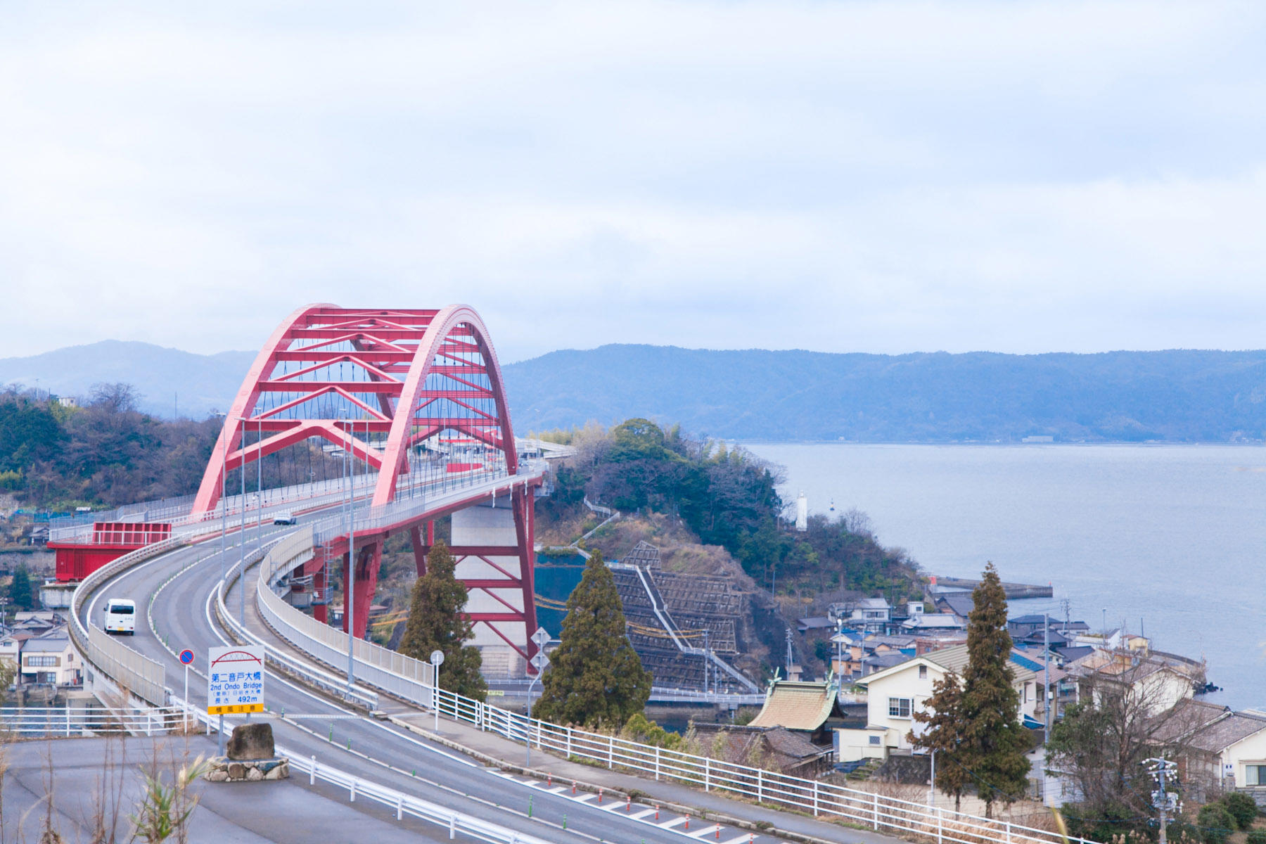 真っ赤なアーチが美しい第二音戸大橋。