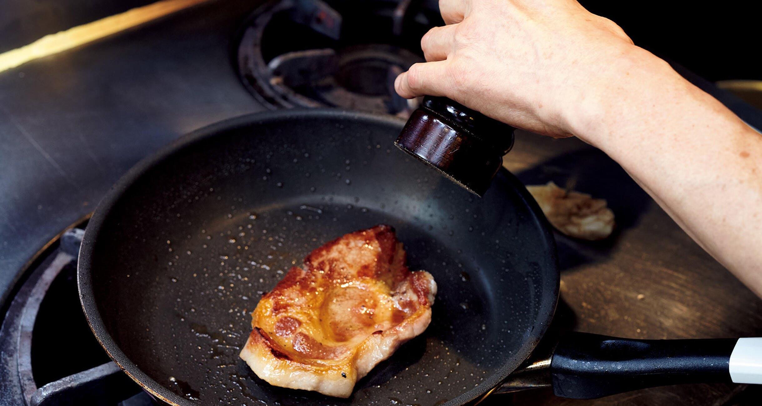 「ル・マンジュ・トゥー」谷シェフの胡椒クッキング