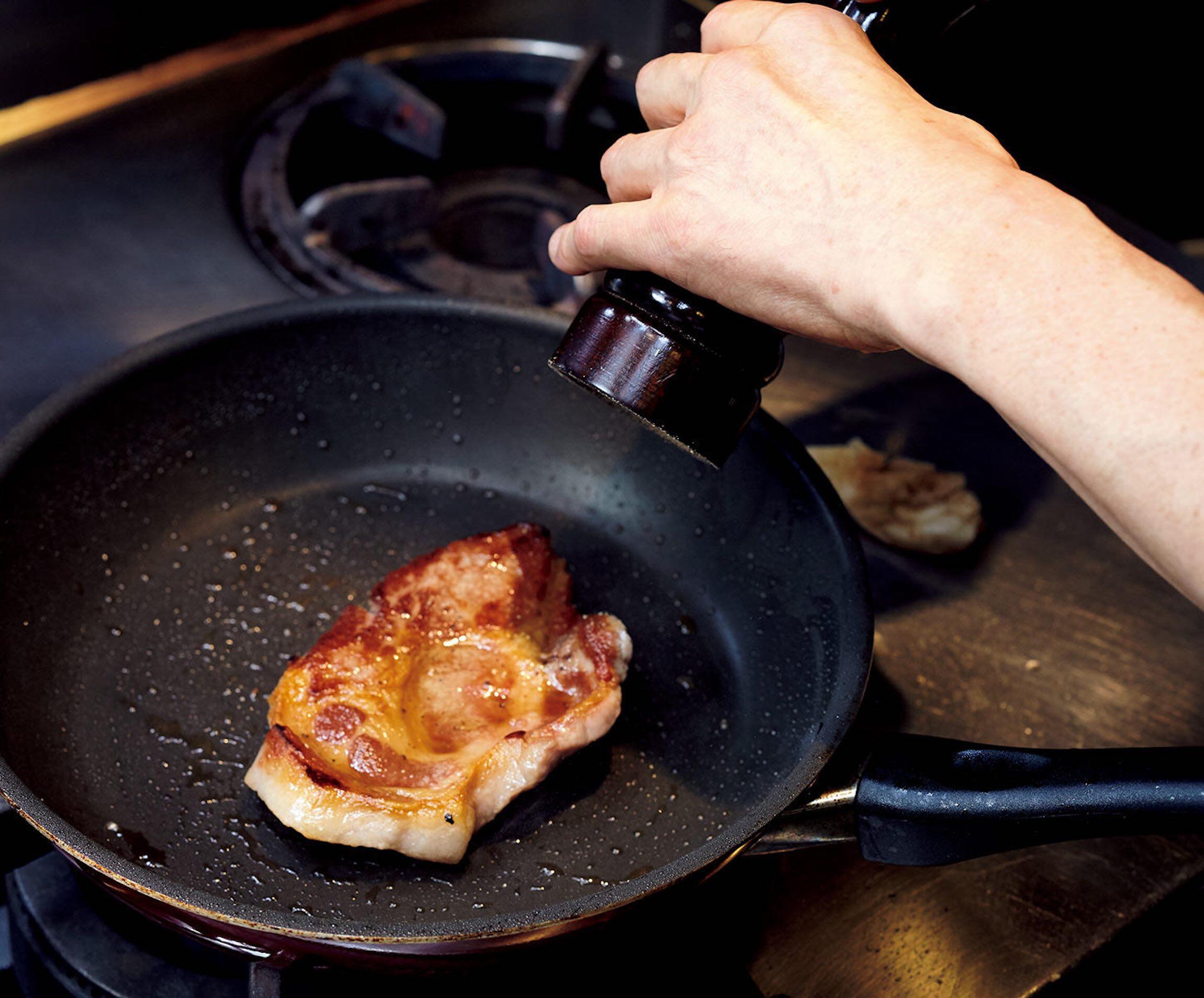 「ル・マンジュ・トゥー」谷シェフの胡椒クッキング