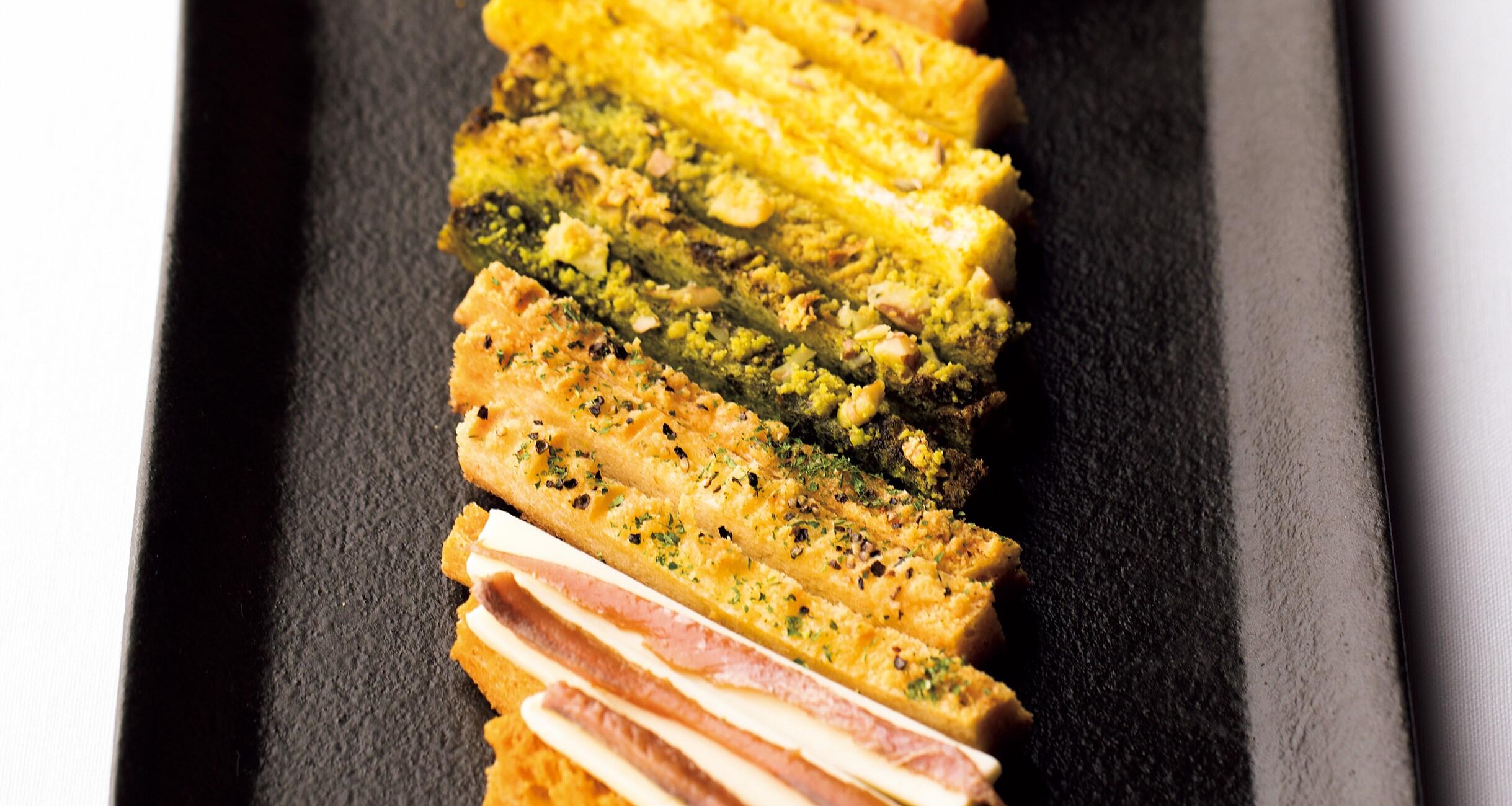 パンの耳でフレンチの前菜とデザートをつくる