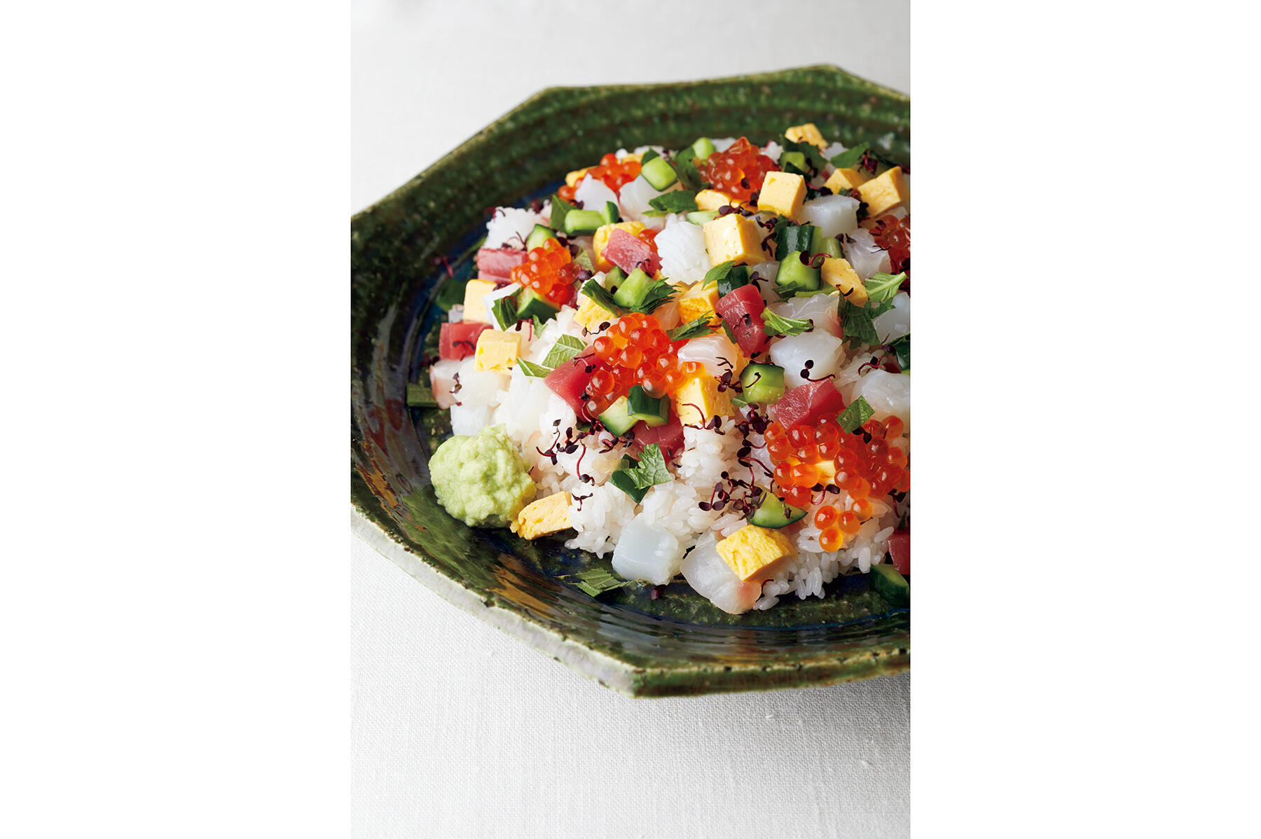 寿司飯にみょうがを効かせた“ちらし寿司”