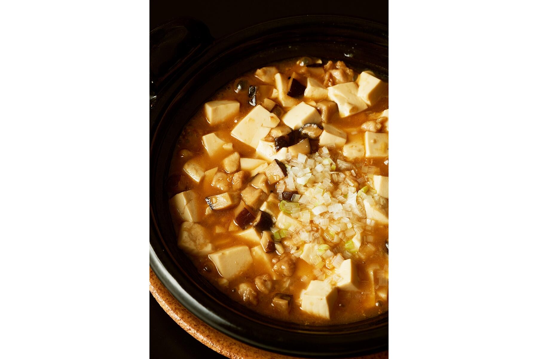 鶏挽き肉と豆腐の土鍋煮込み