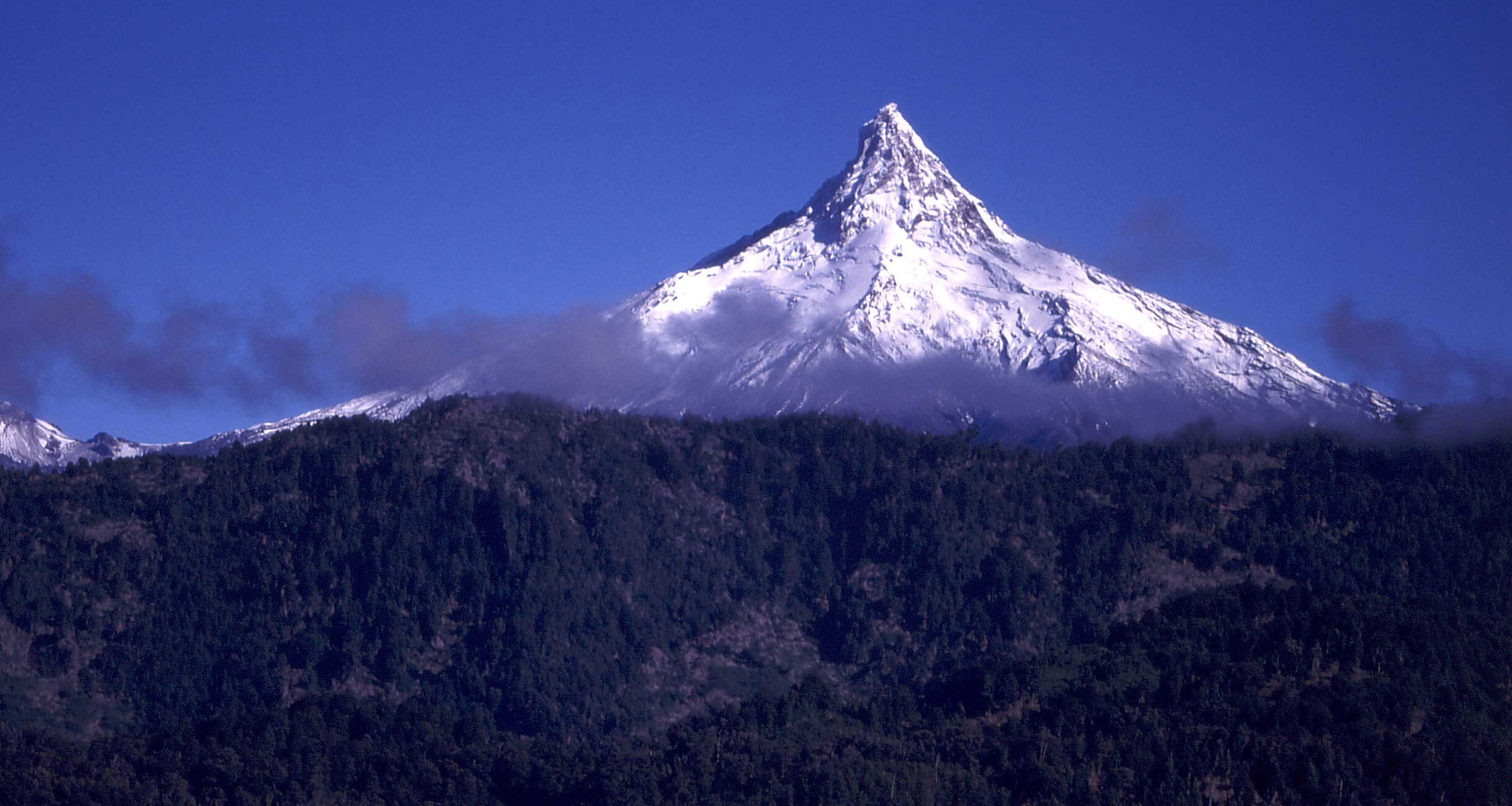チリ湖水地方のプンティアグド山