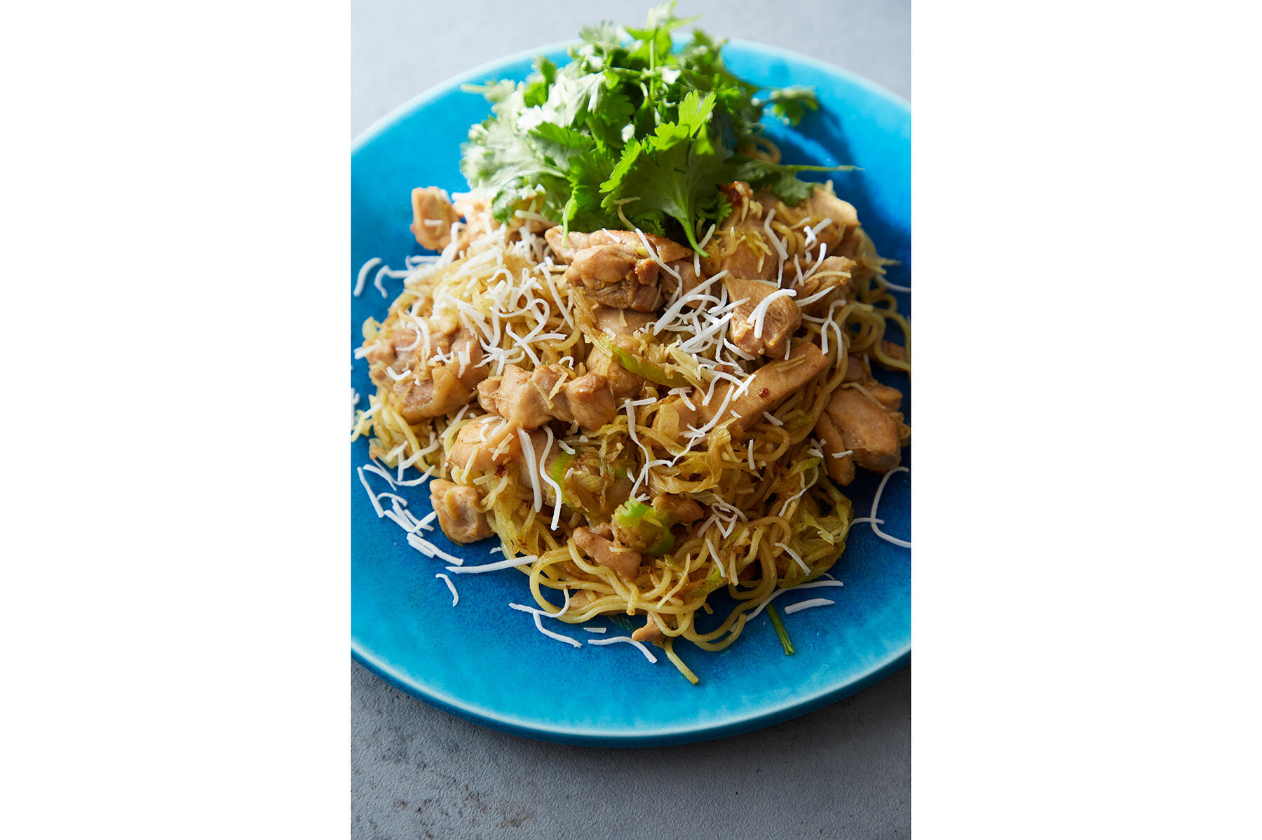 ココナッツとカレーの風味が漂う“カオソーイ風焼きそば”