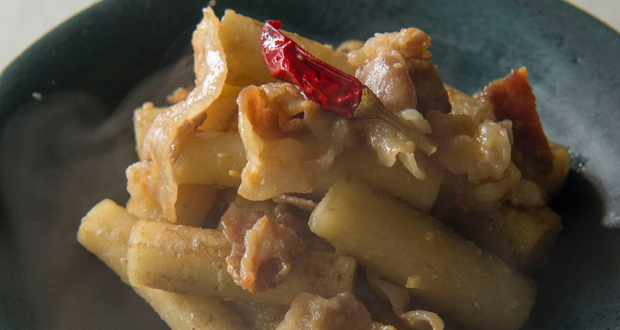 ごぼうと豚の味噌煮